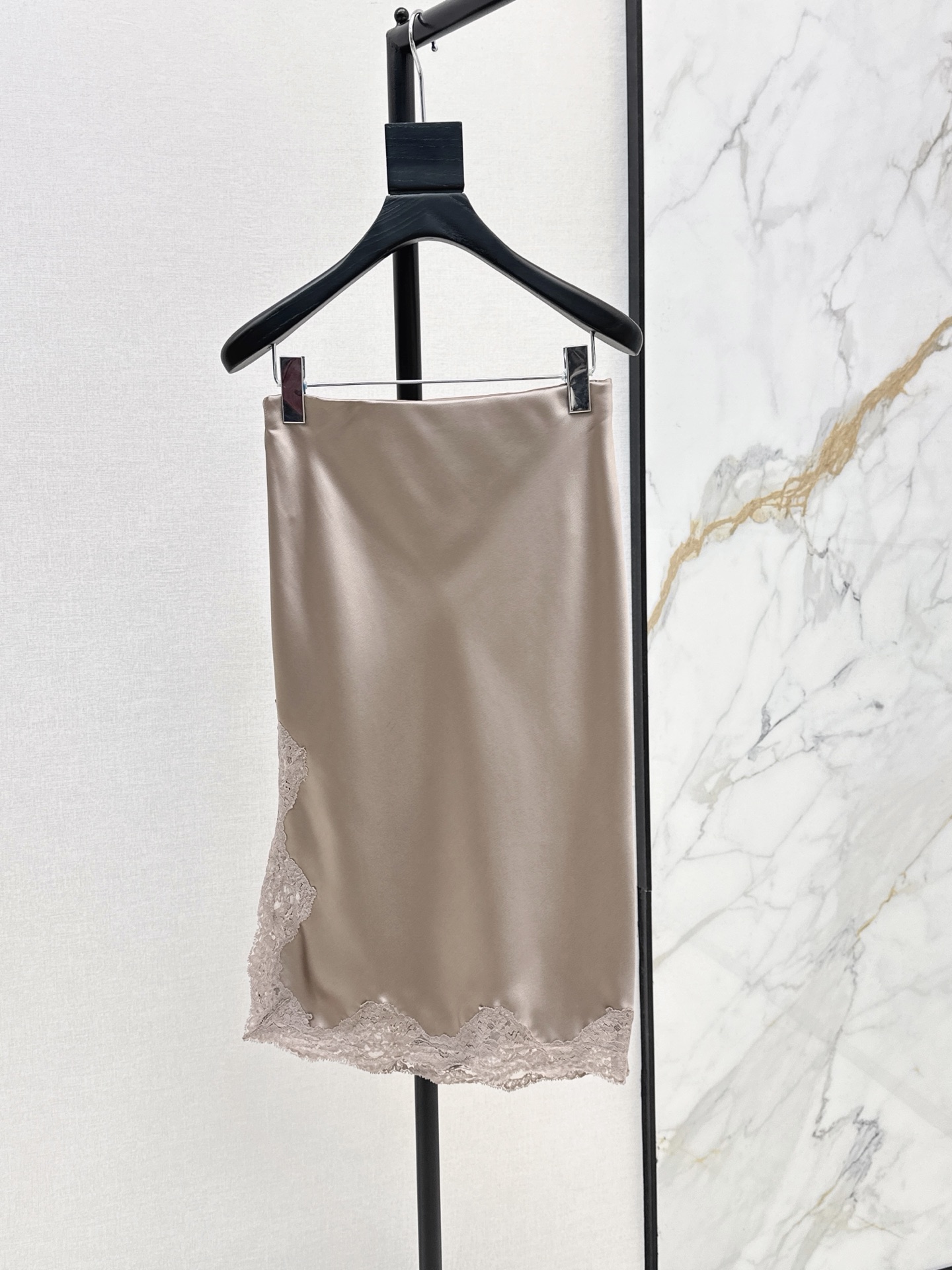 ES 26ss lace contract satin skirt