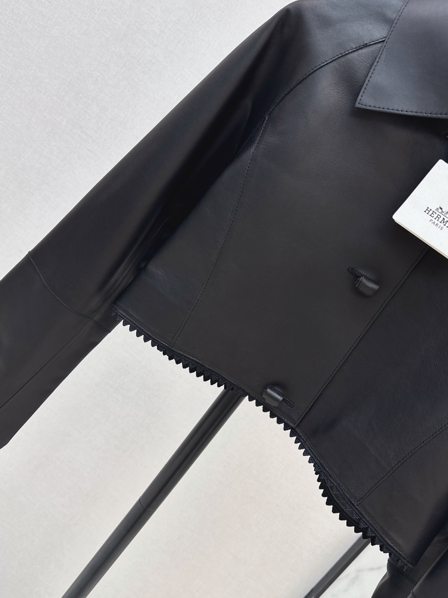Her 26ss cropped leather jacket