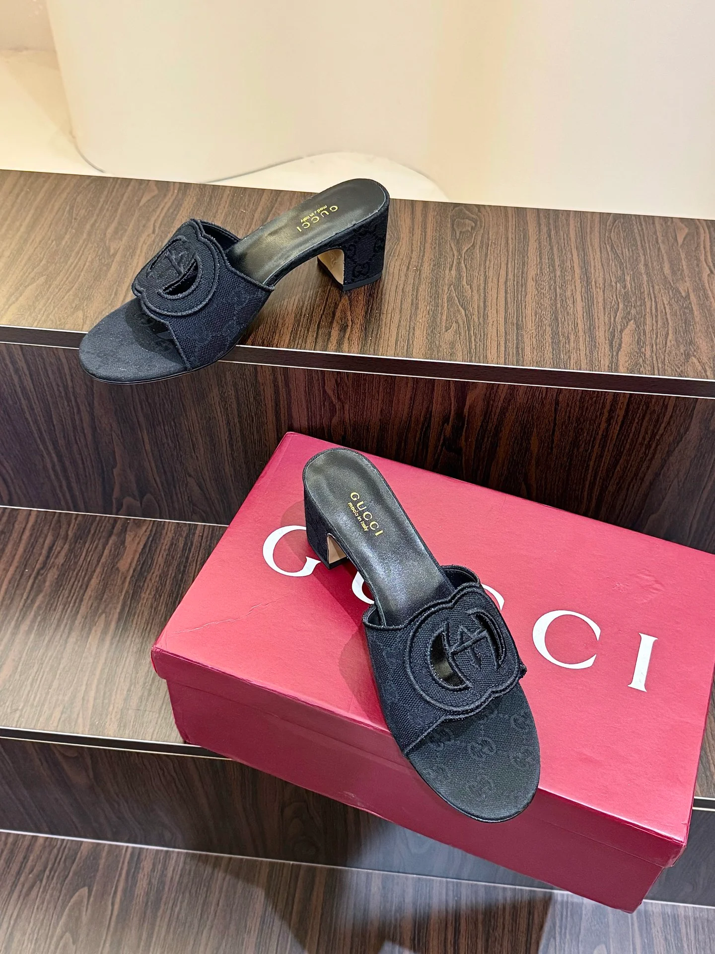Gucc 25fw slide sandals