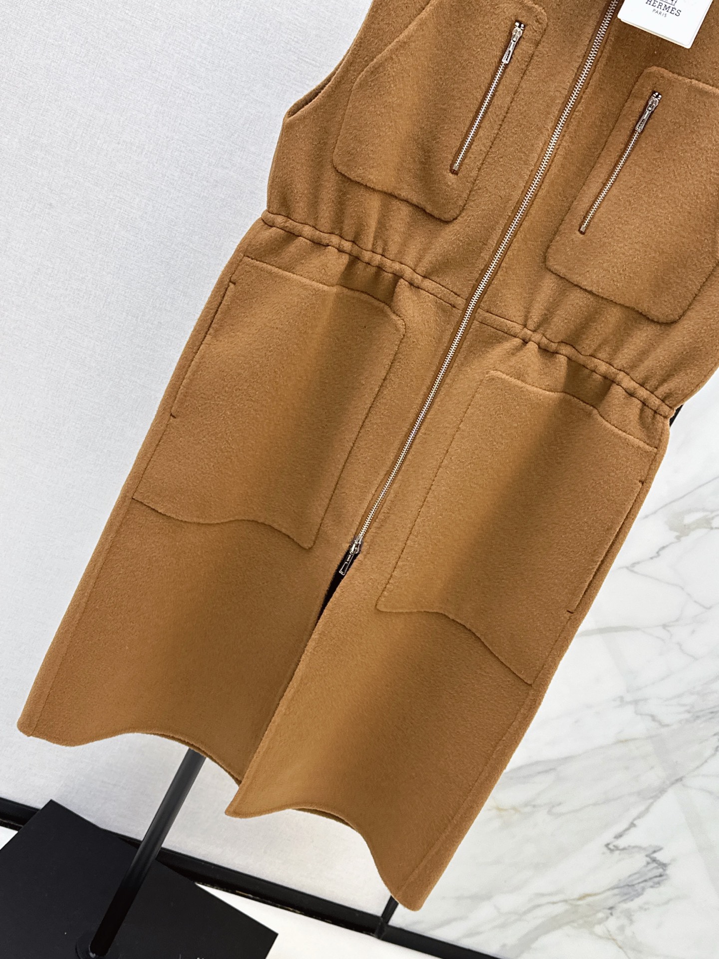 Her 26fw drawstring woolen vest