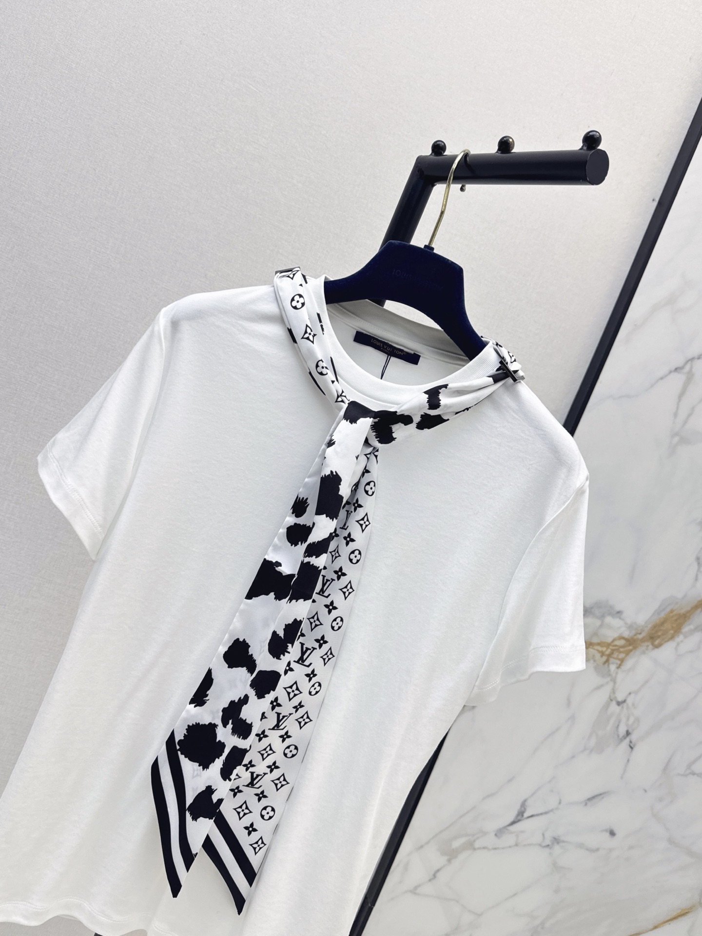 Loui 26fw print scraf t-shirt