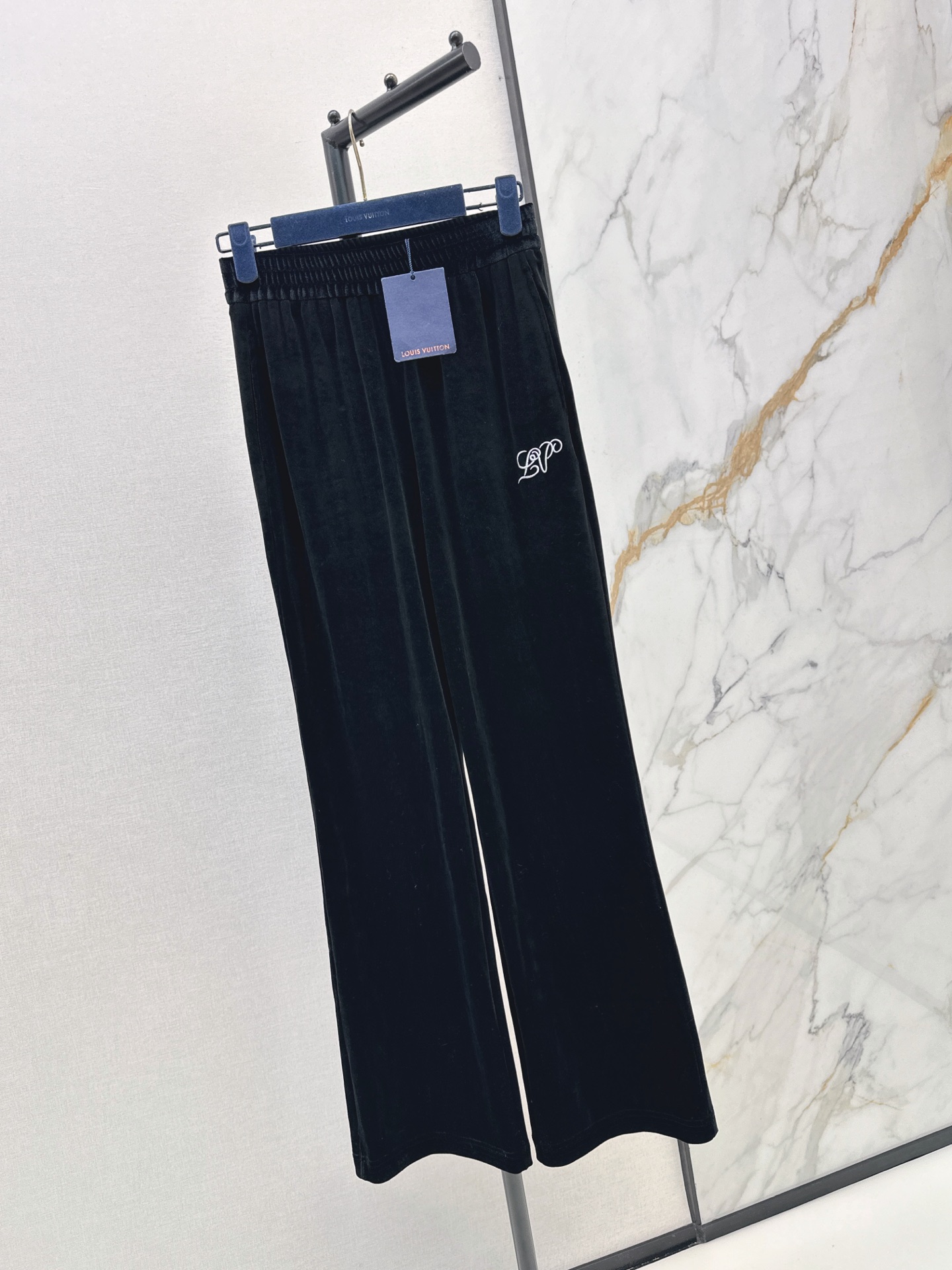 Loui 26fw velvety straight pants