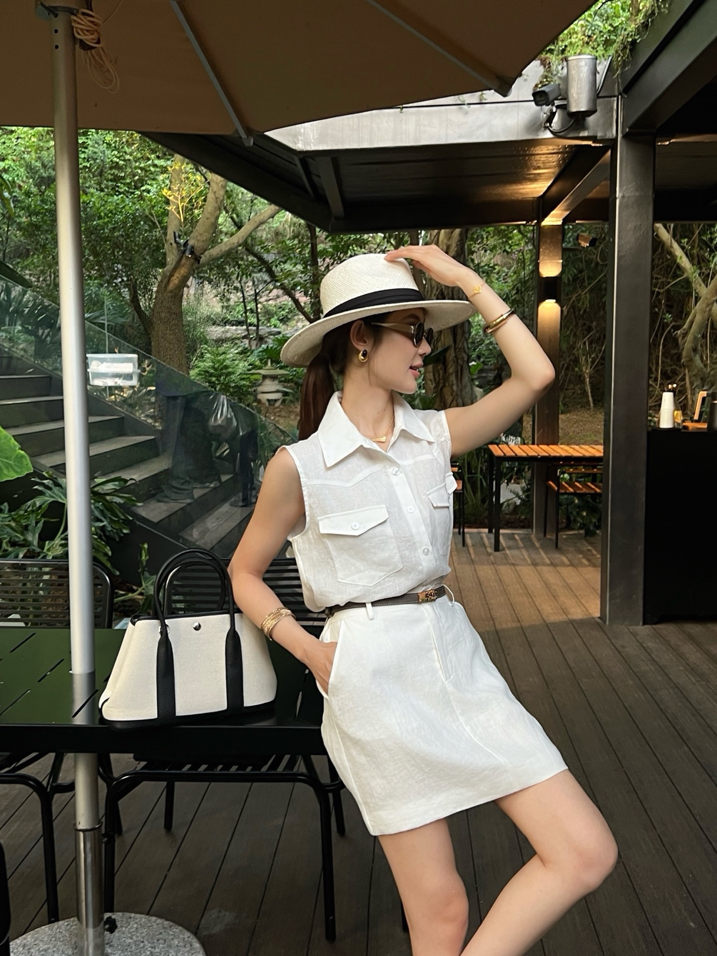Her 26ss sleeveless linen shirt