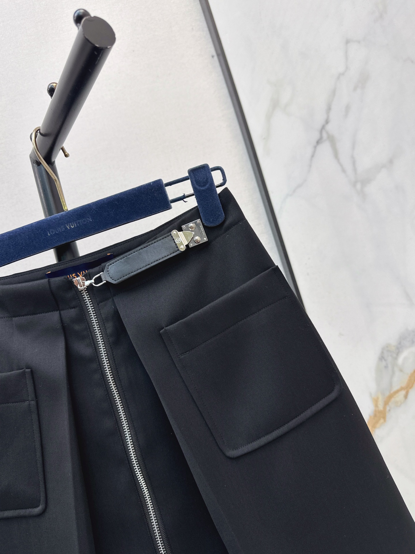 Loui 26fw zipper skirt