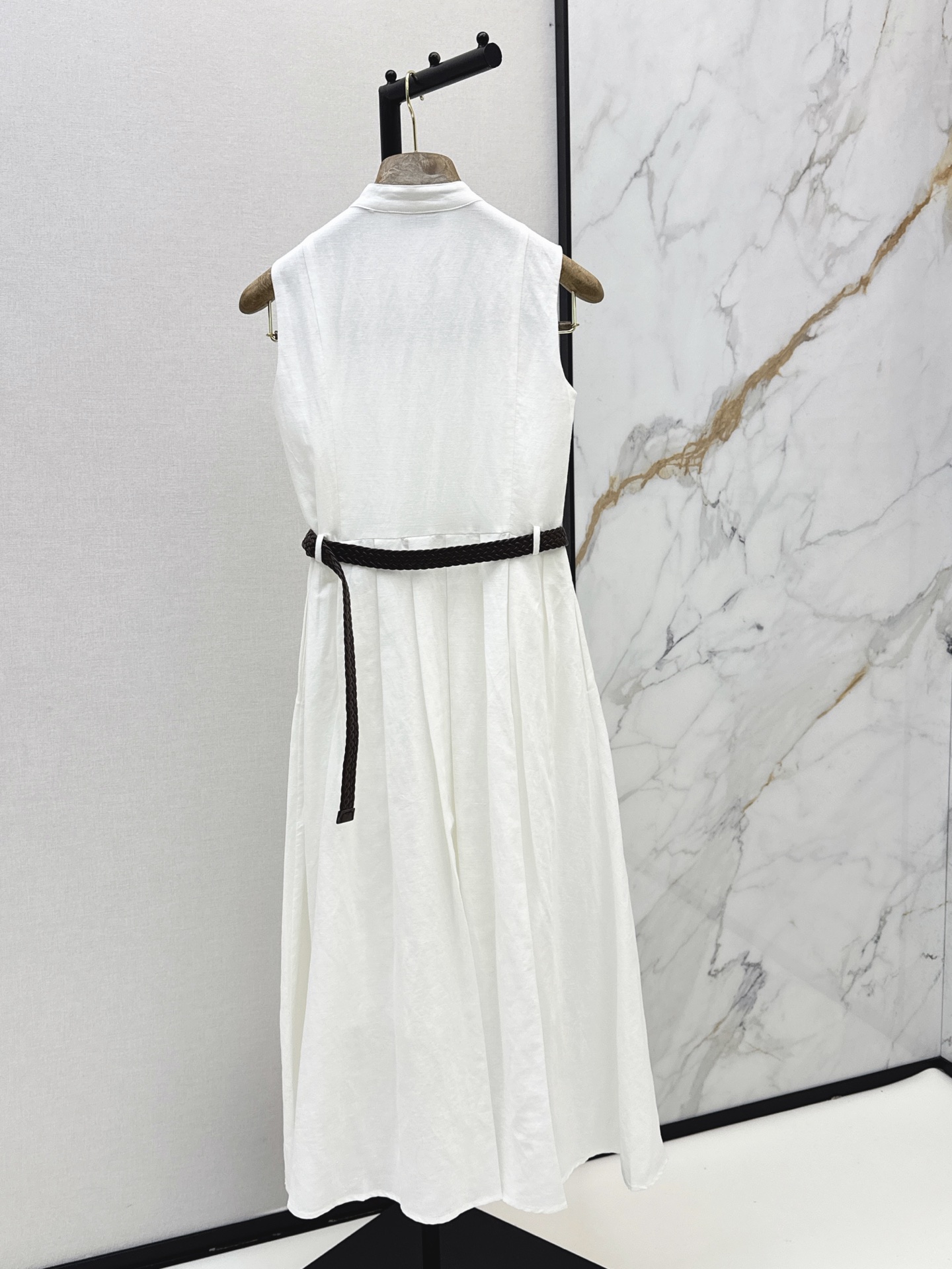 Brun 26ss sleeveless linen dress