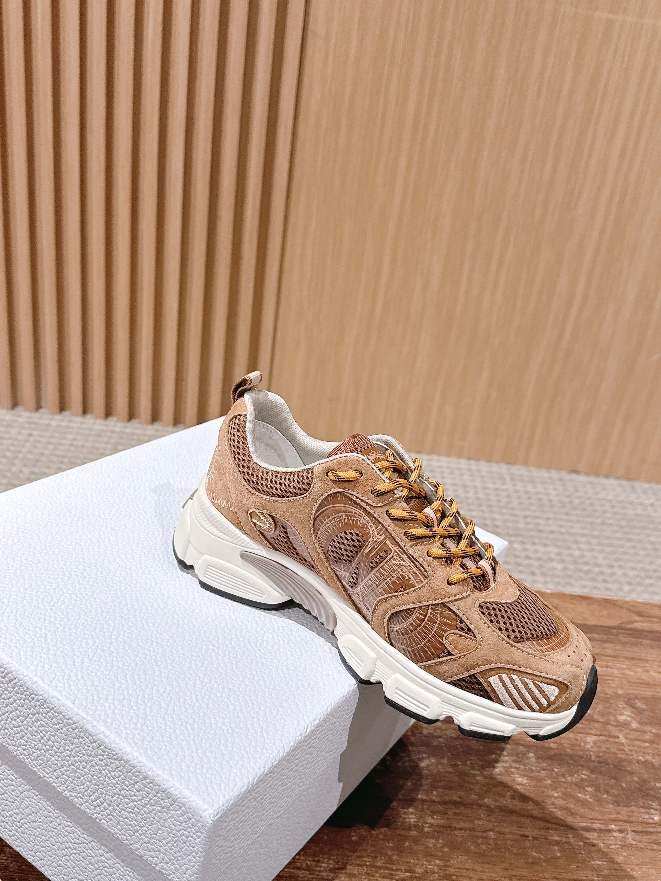 Dio 25fw clunky sneaker