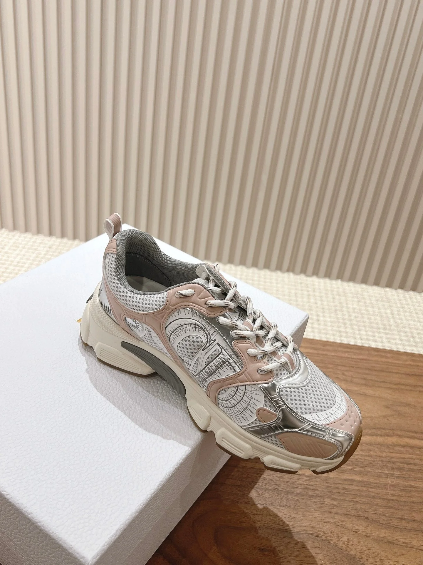 D chrono sneaker