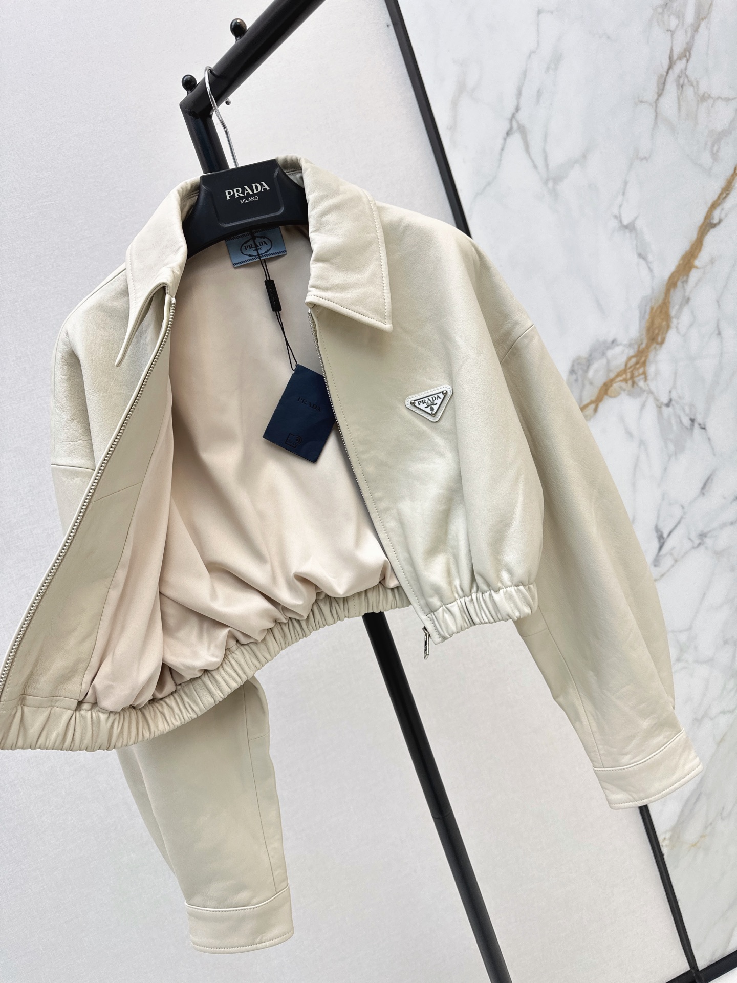Pra 26fw cropped leather jacket