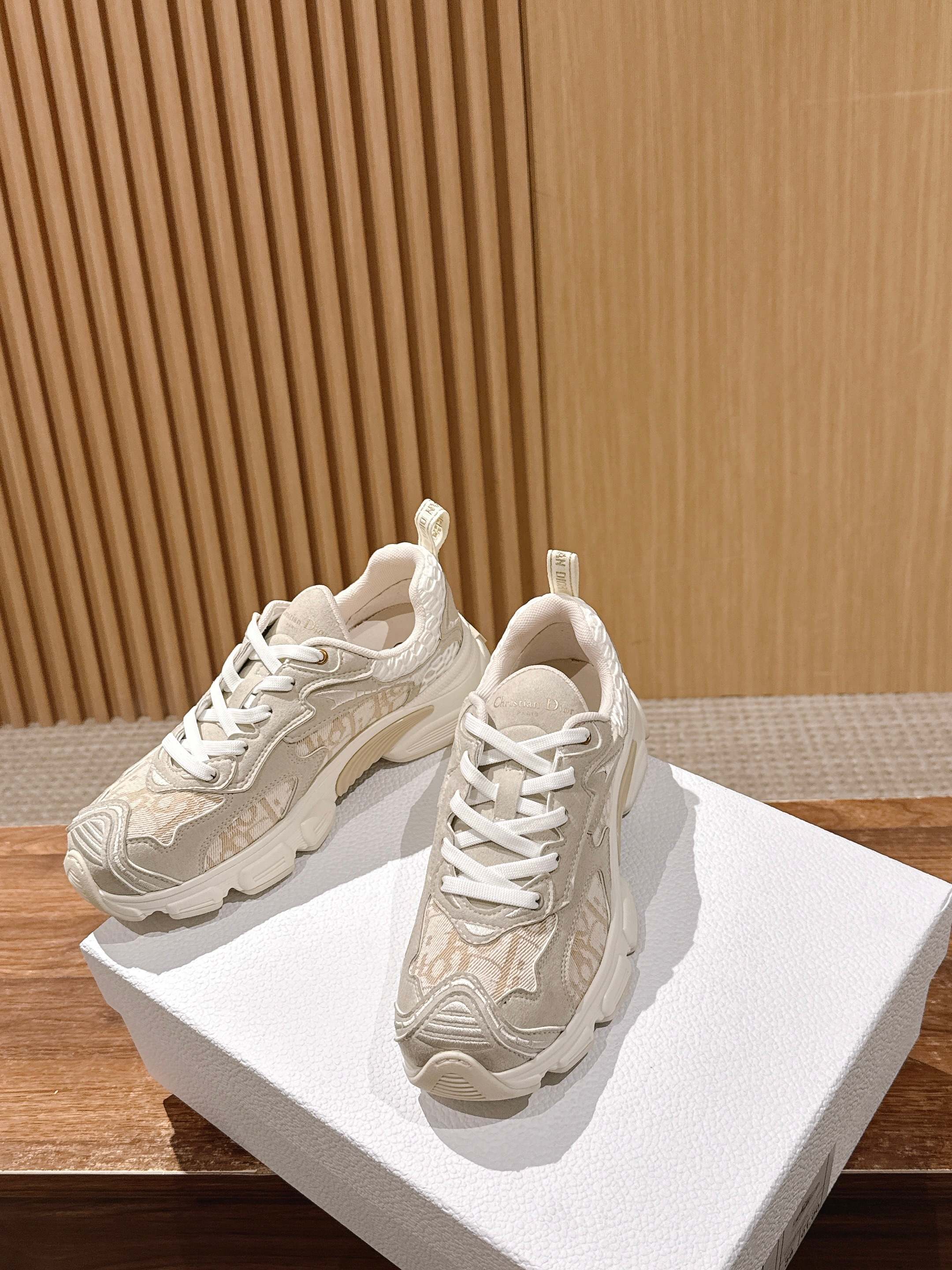 Dio 25fw clunky sneaker