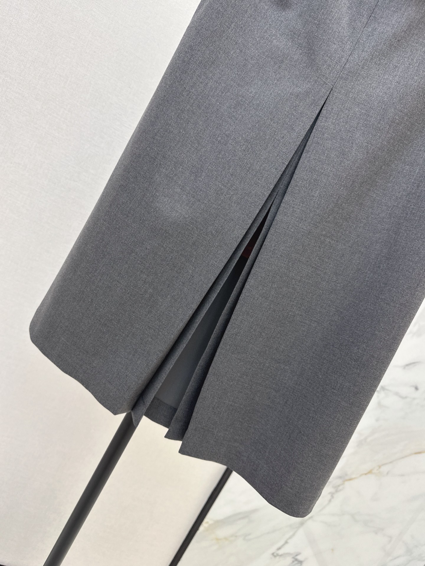 Pra 26fw front-slit A-line midi skirt