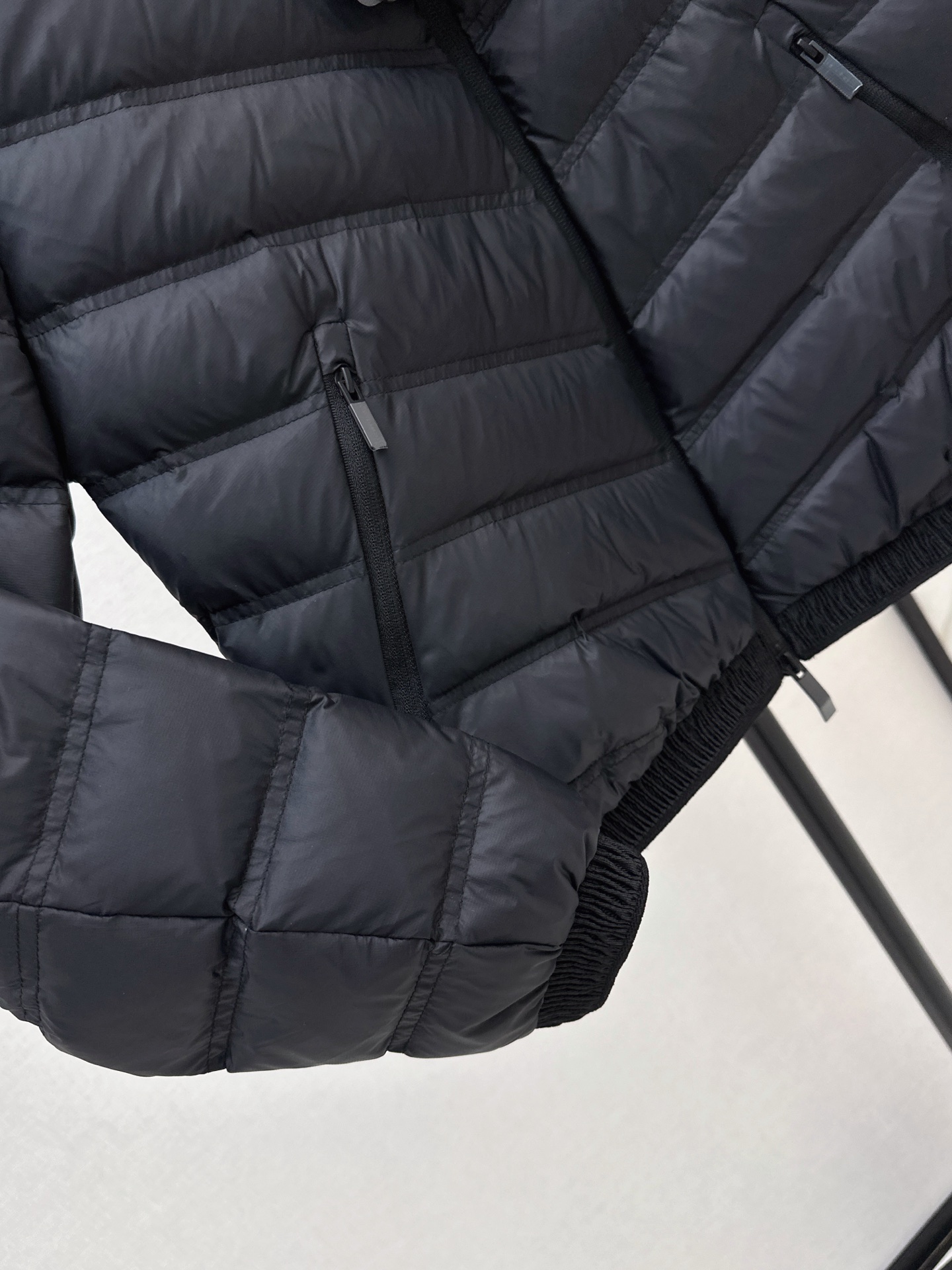 Monc 26fw cropped hooded down jacket