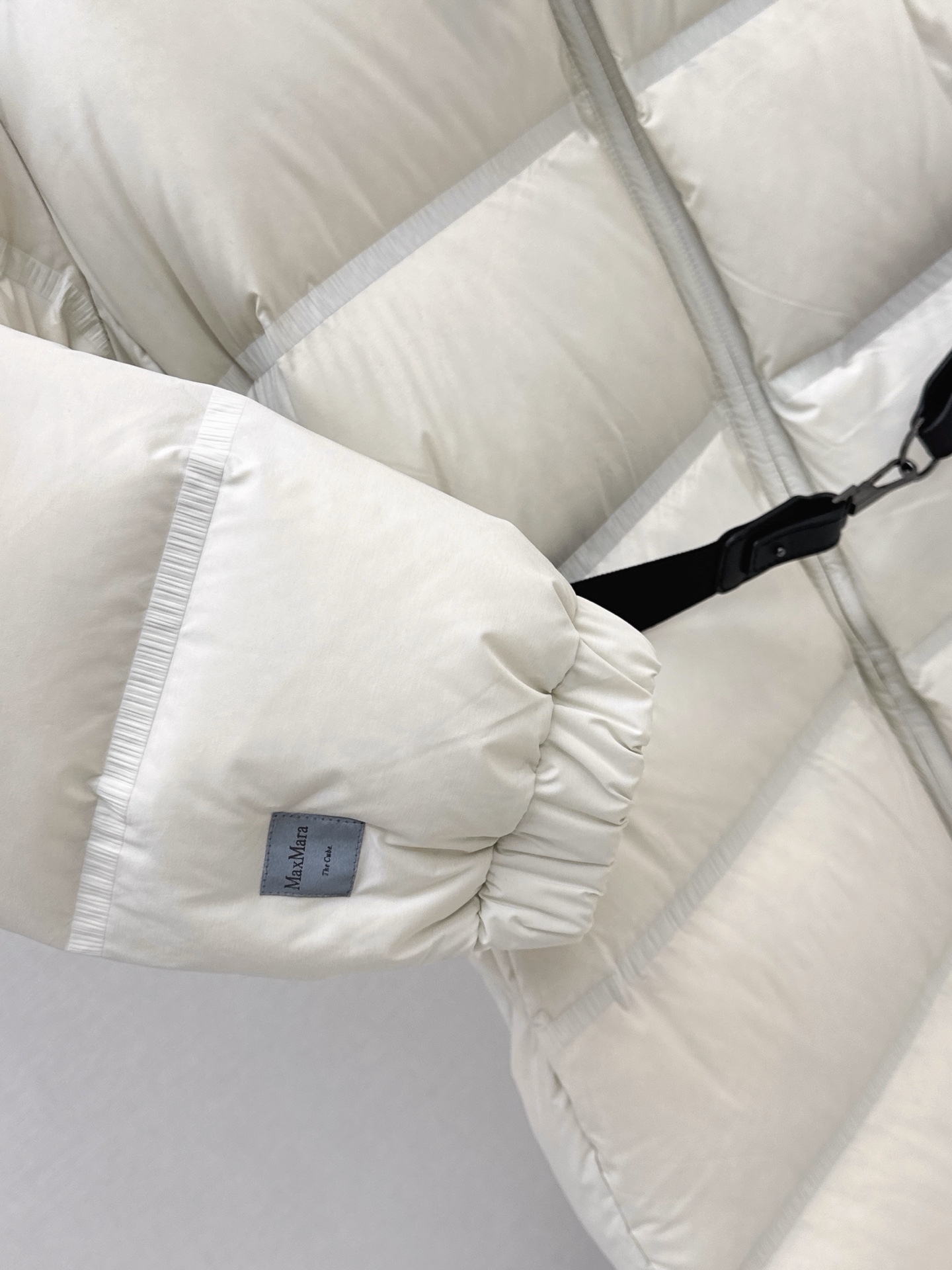 Max 26fw long belted hooded down jacket