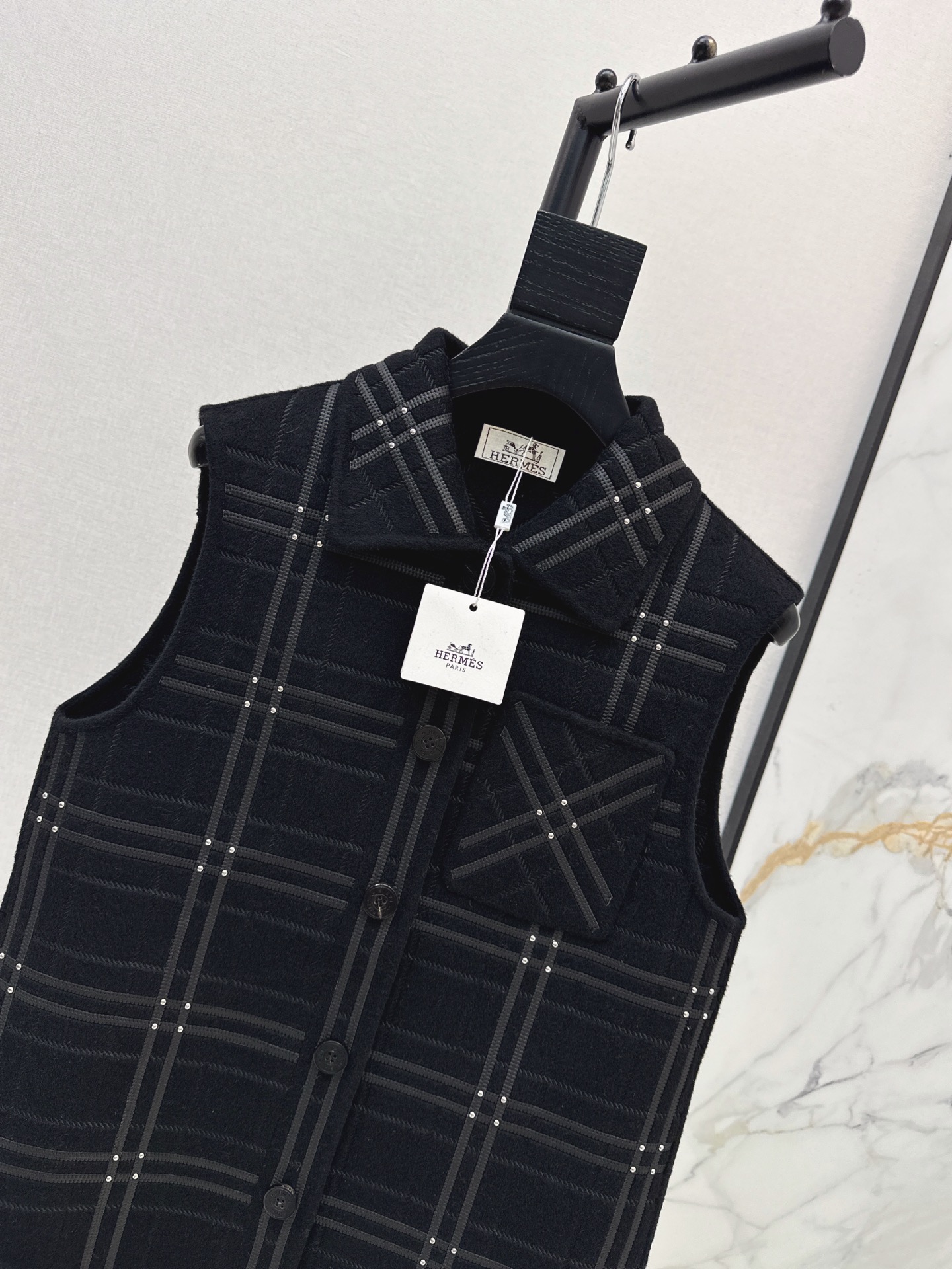 Her 26fw embroidery woole vest