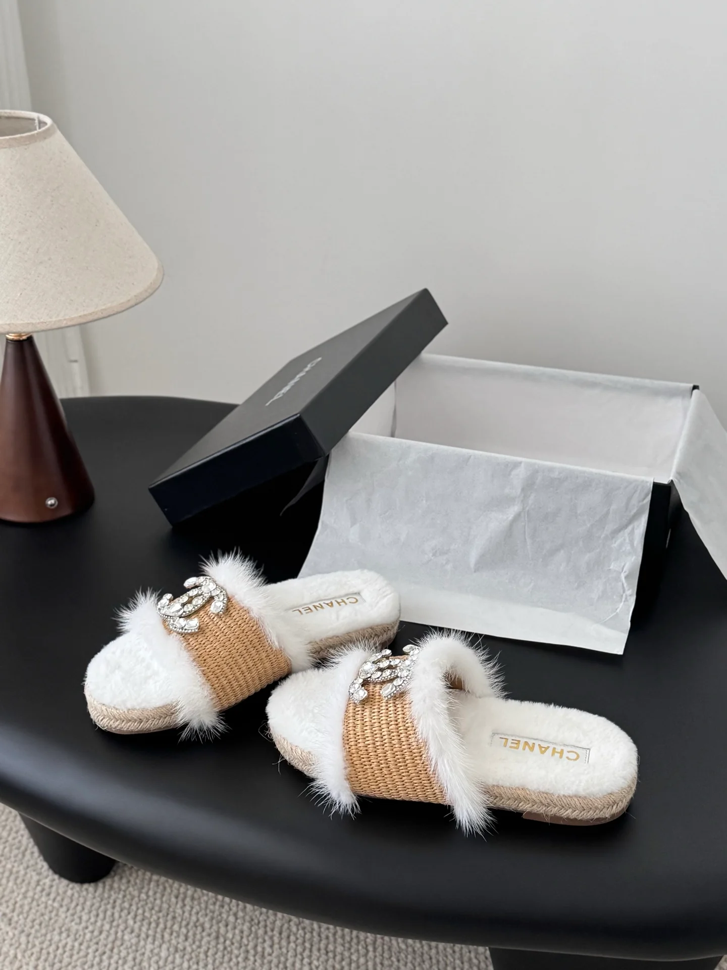 Chan 25fw fluffy slippers