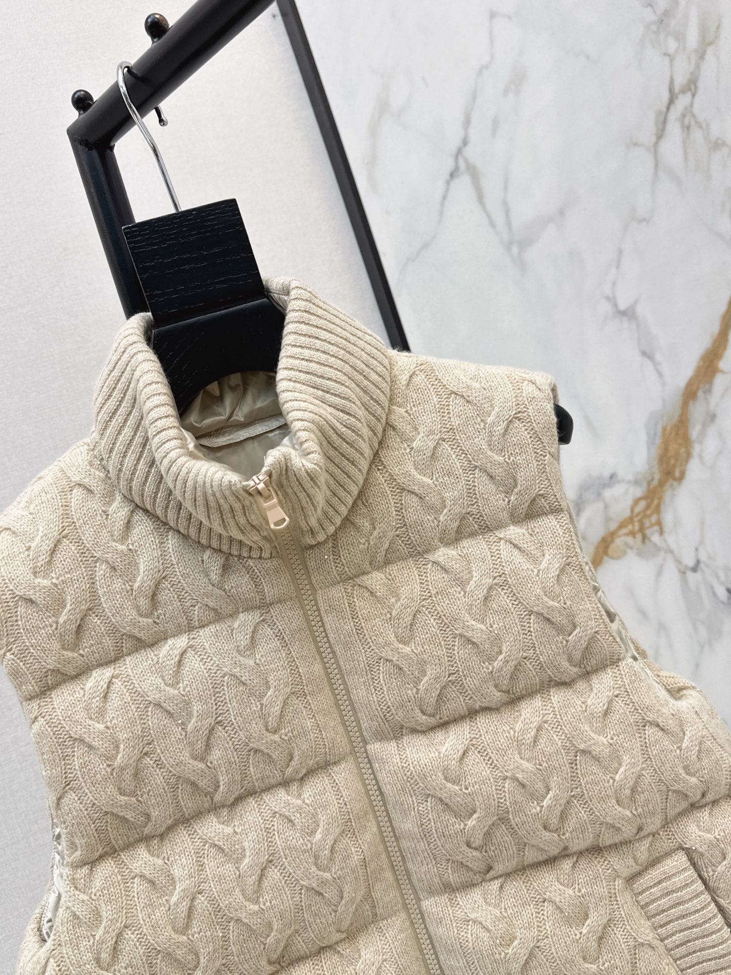 Brun 26fw knit contract down vest