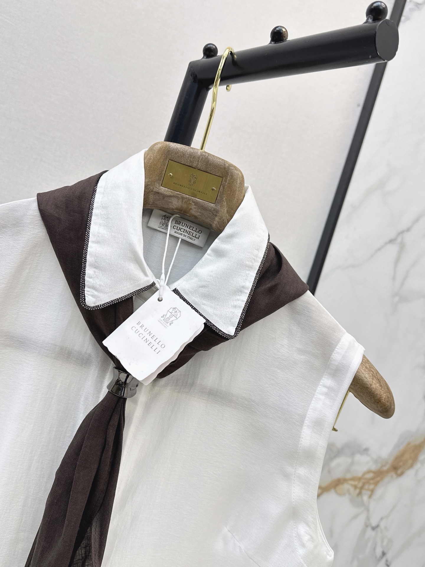 Brun 26ss sleeveless scarf shirt