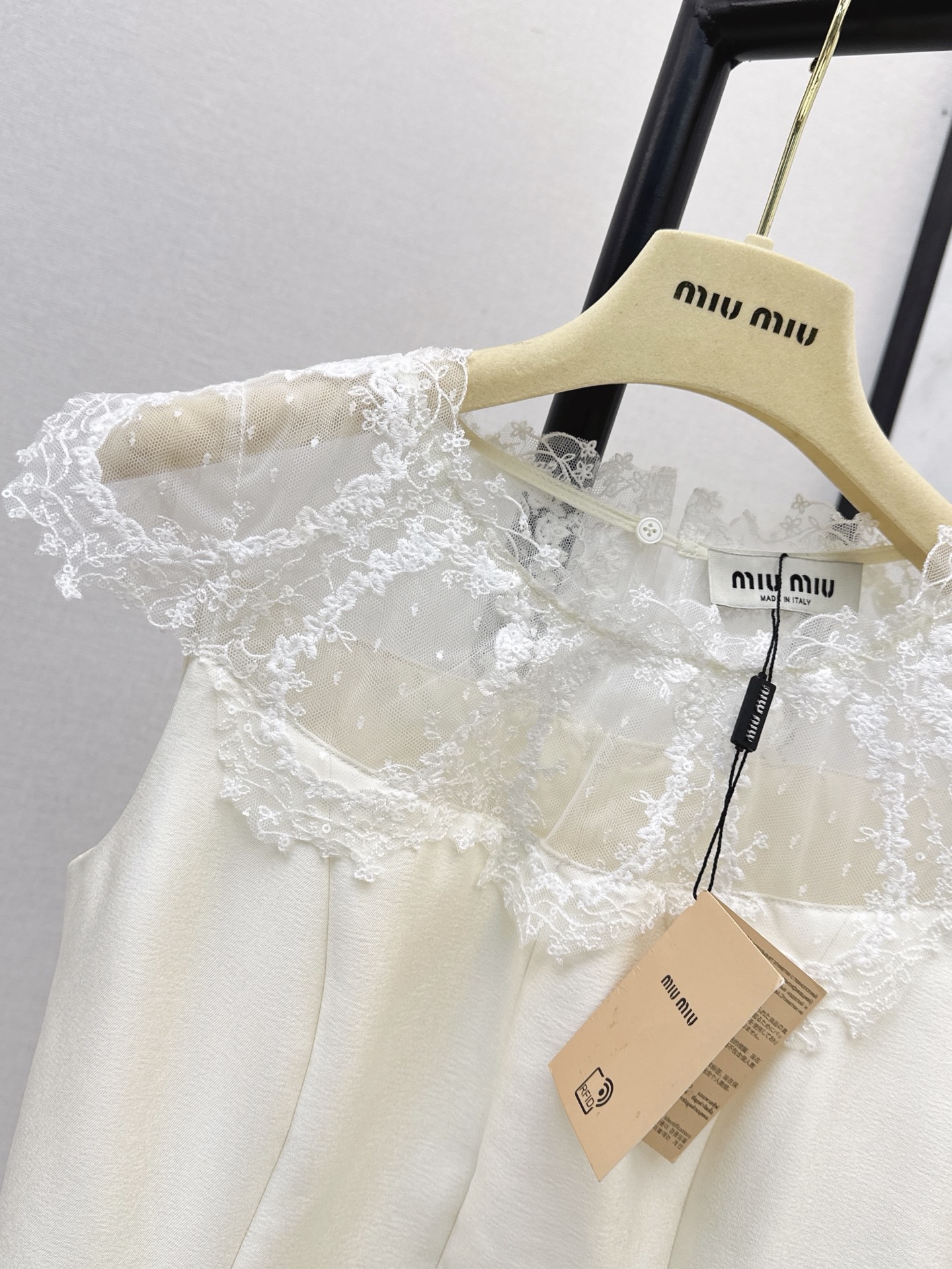 Miu 26ss lace contract dress