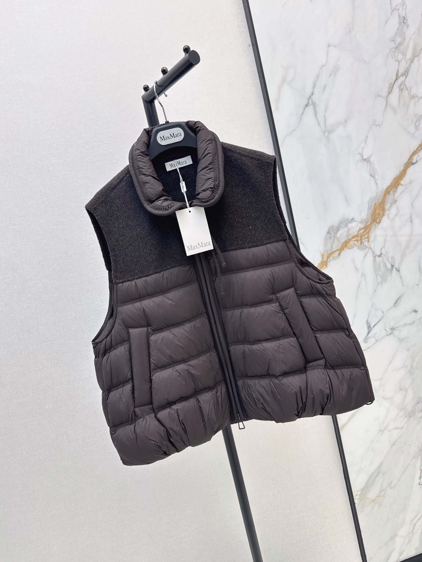 Max 26fw knit contract down vest