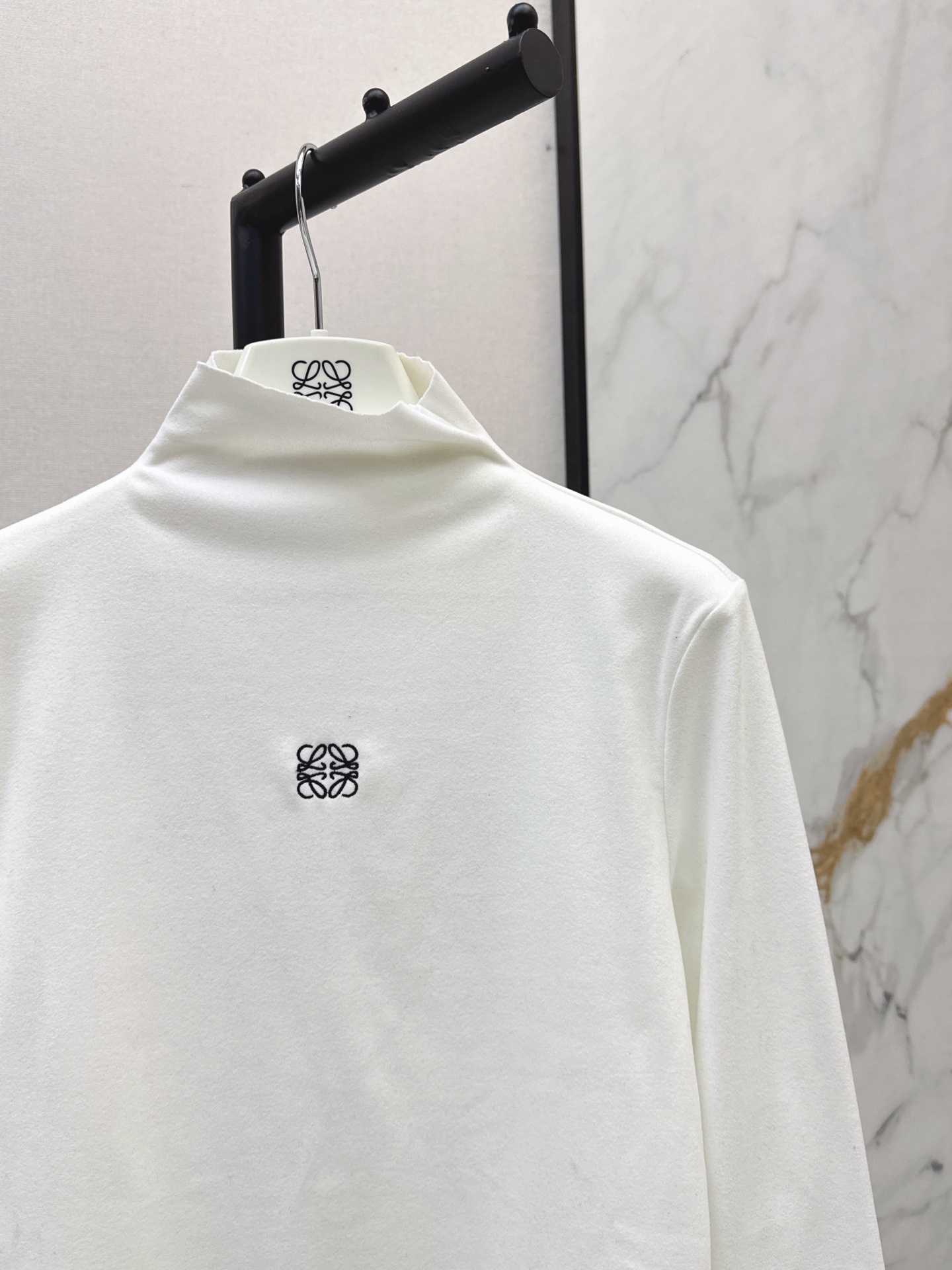 Loe 26fw high neck basic tee