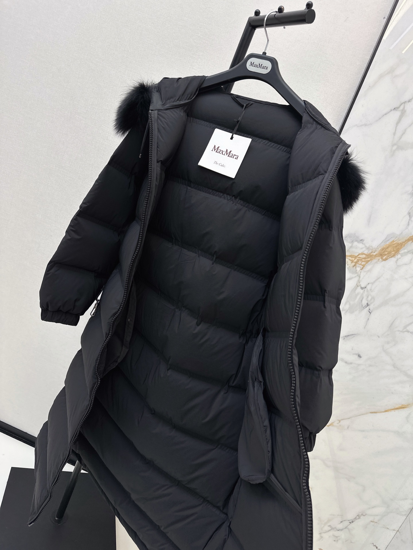 Max 26fw long belted hooded down jacket