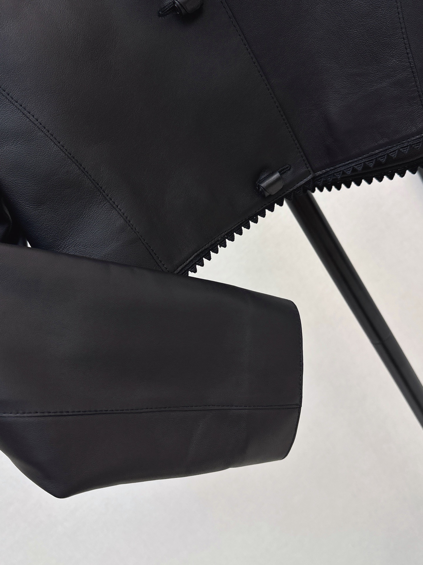 Her 26ss cropped leather jacket