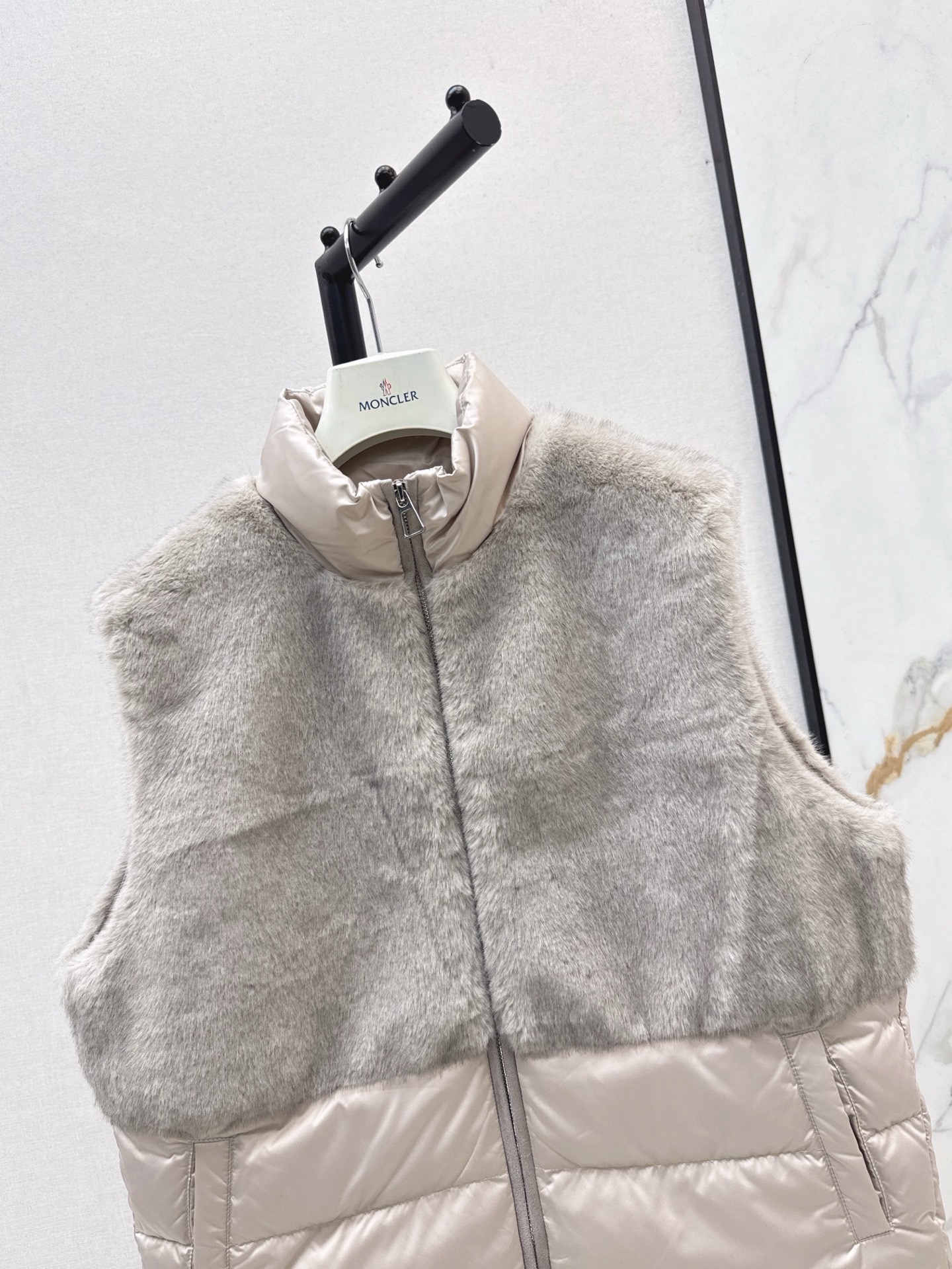 Monc 26fw faux-fur puffer vest