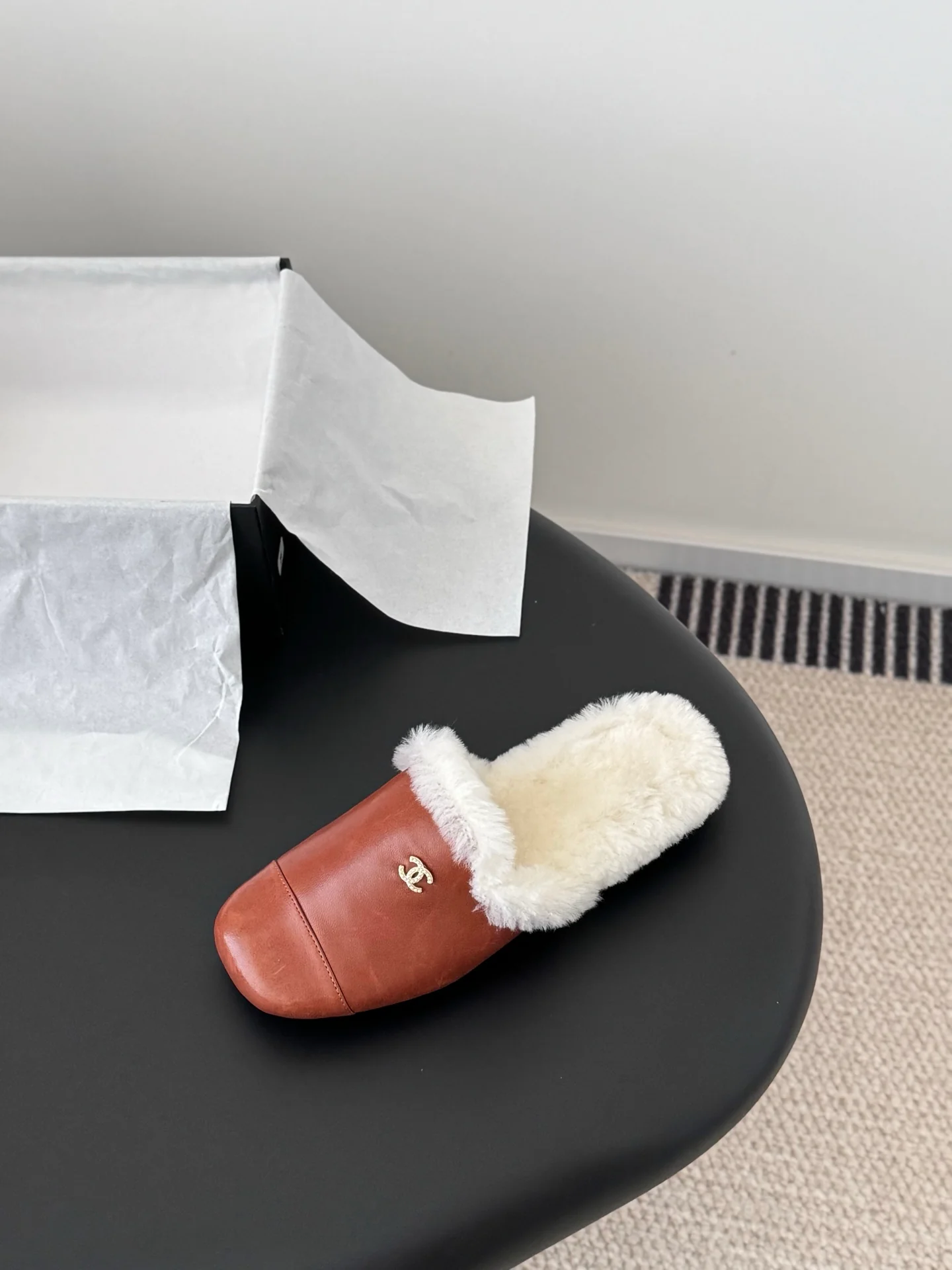 Chan 25fw fluffy slippers