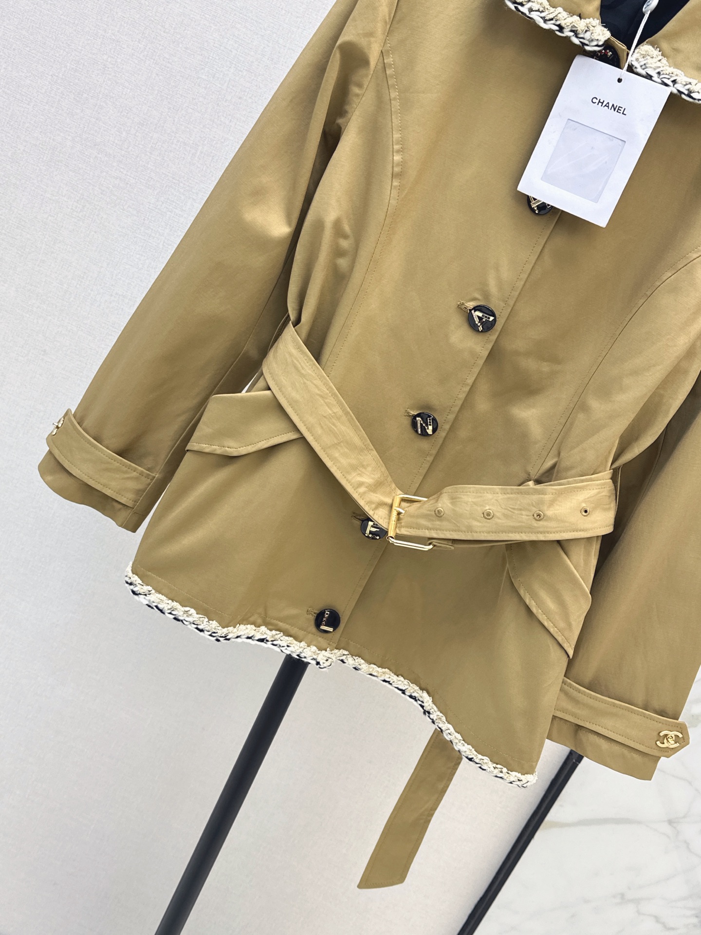 Chan 26fw belted cropped trench coats