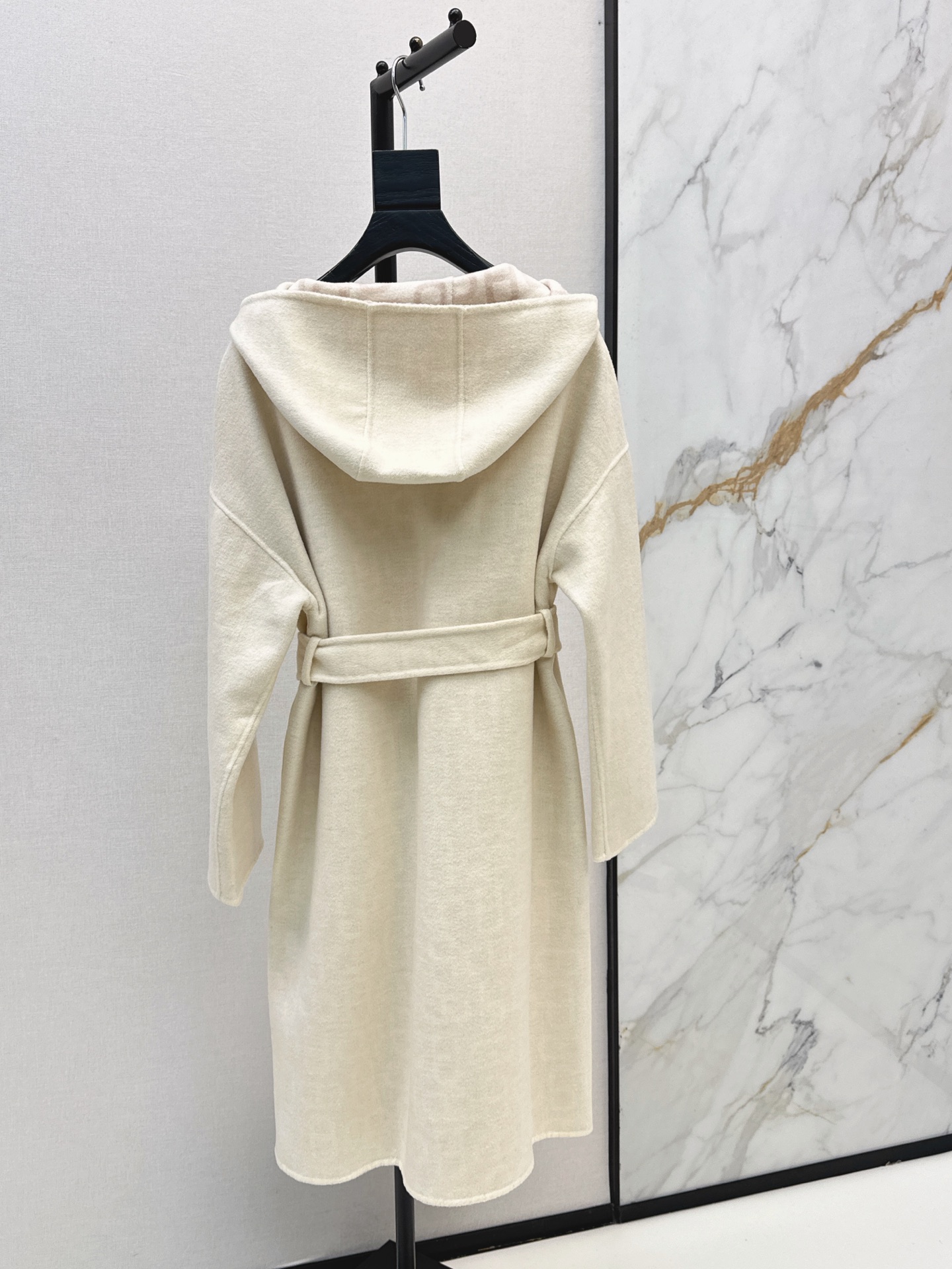 Her 26fw cashmere overcoats