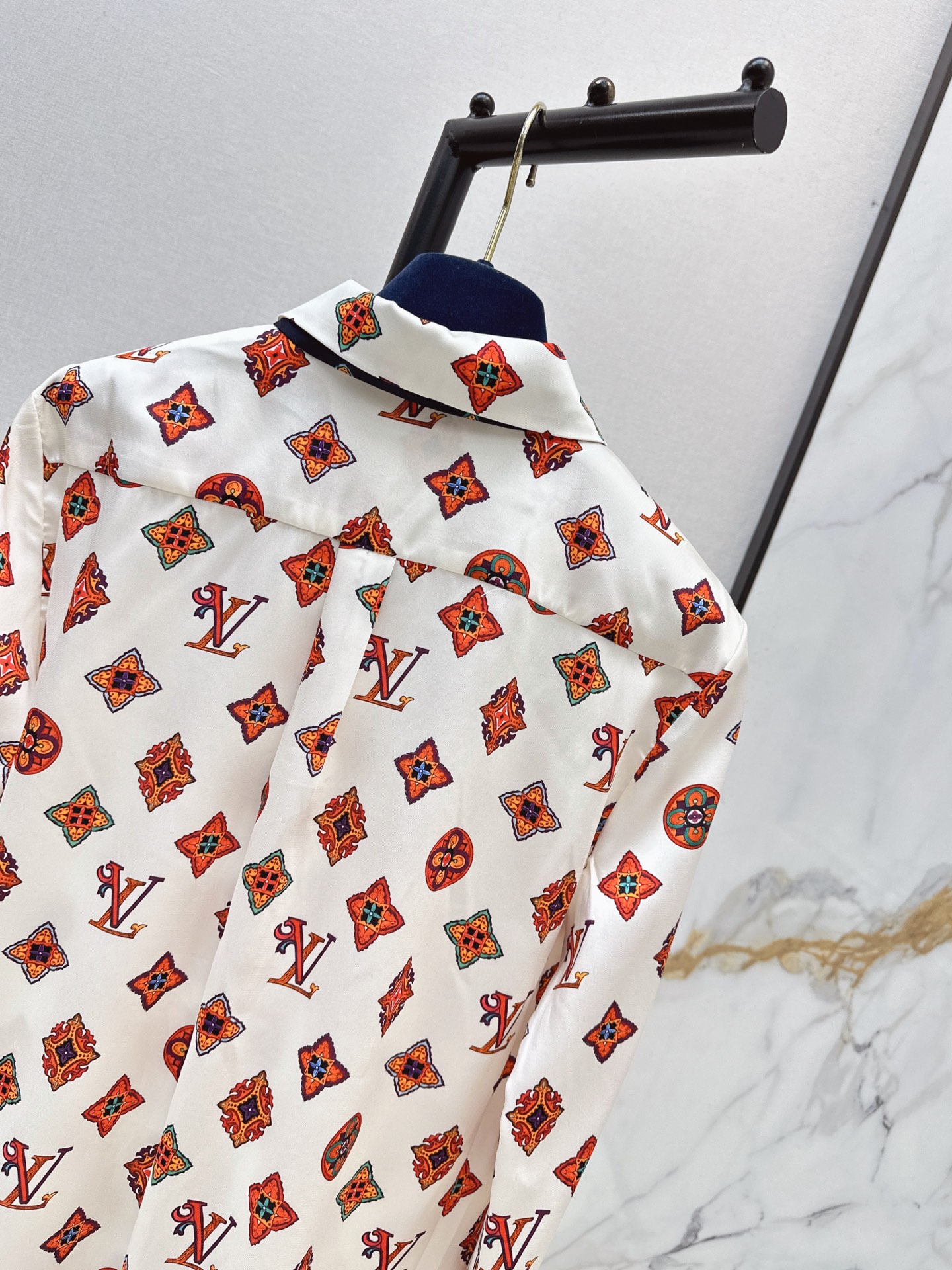 Loui 26fw print ribbon shirt