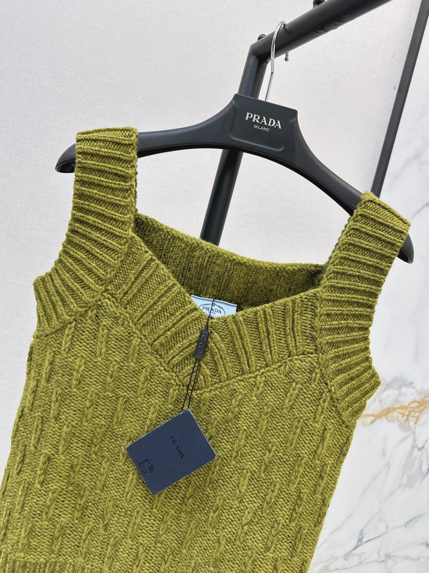 Pra 26fw cable knit vest