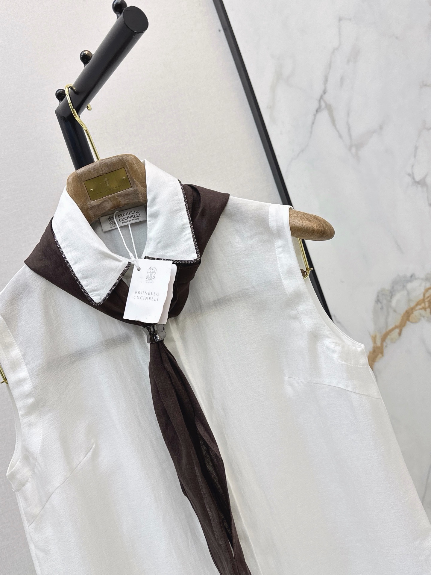 Brun 26fw sleeveless scraf shirt