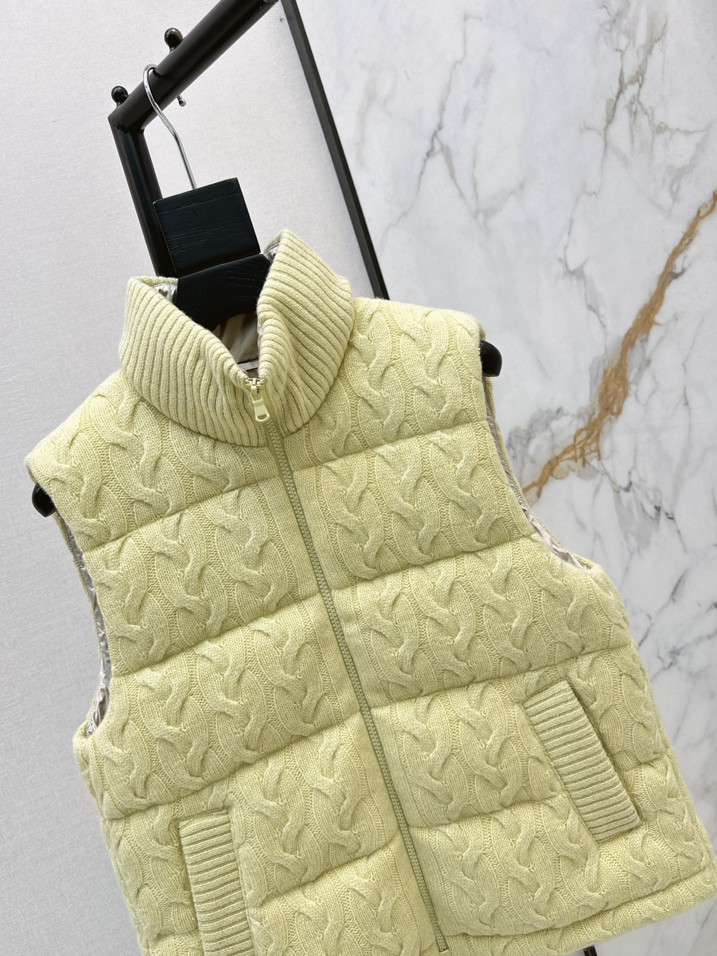 Brun 26fw knit contract down vest