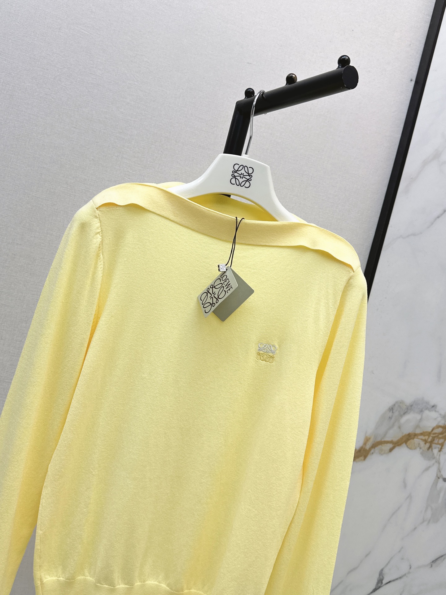 Loe 26fw off shoulder knit top