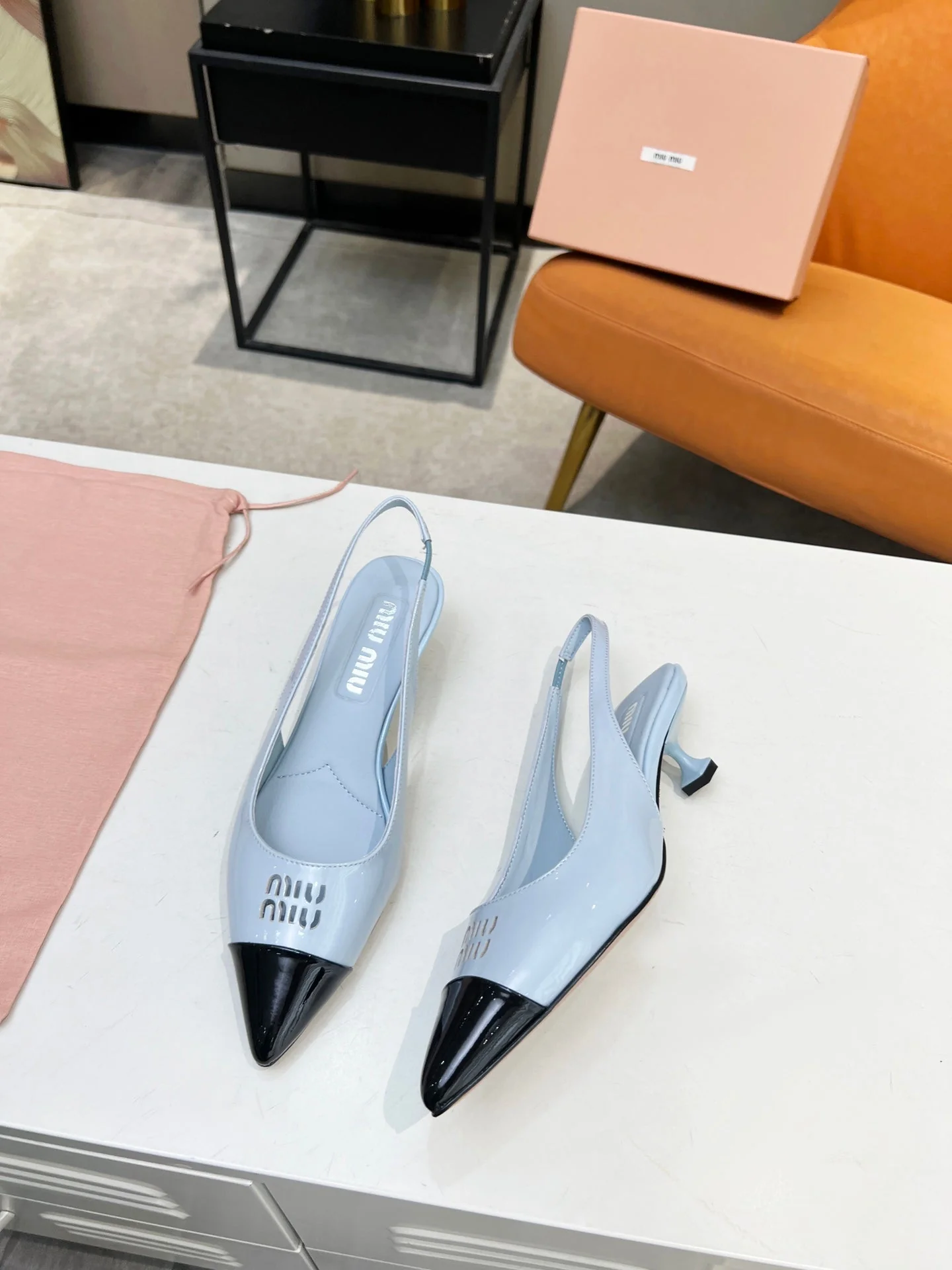 MI Slingback pump