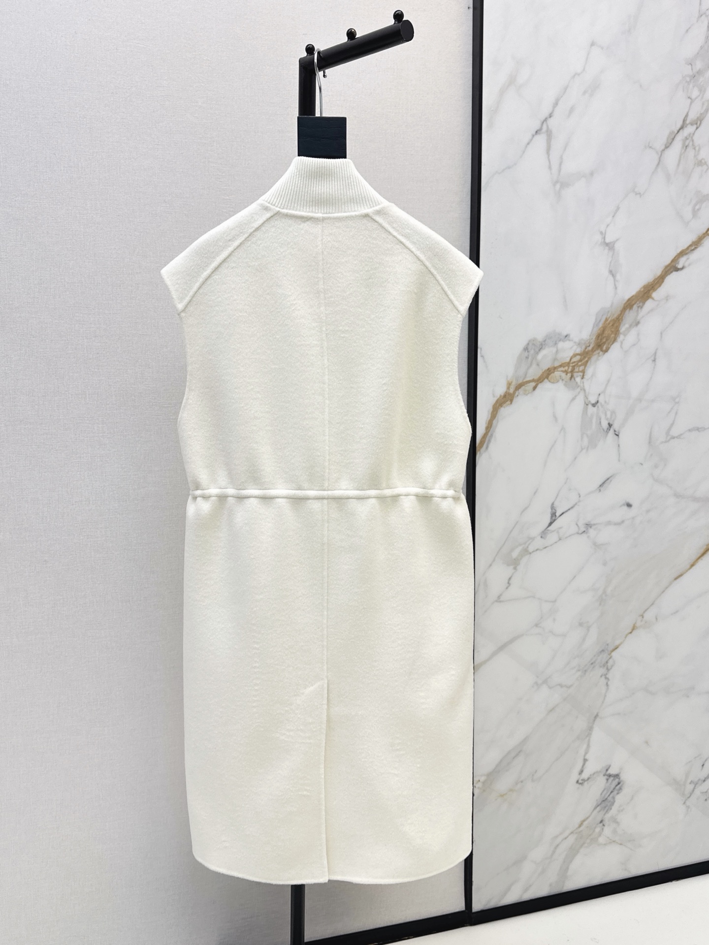 Her 26fw drawstring woolen vest