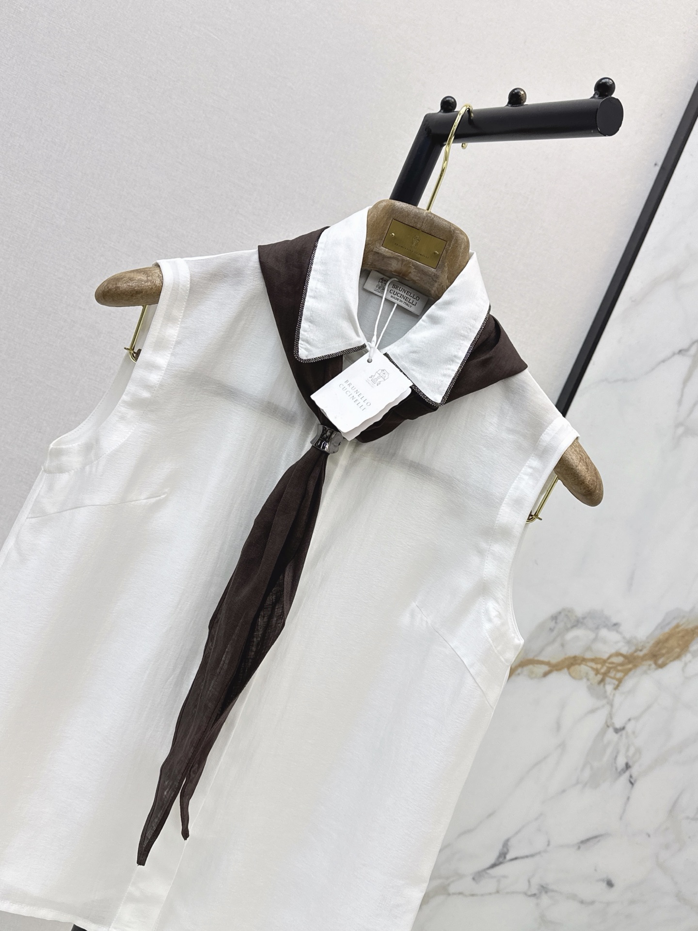 Brun 26ss sleeveless scarf shirt