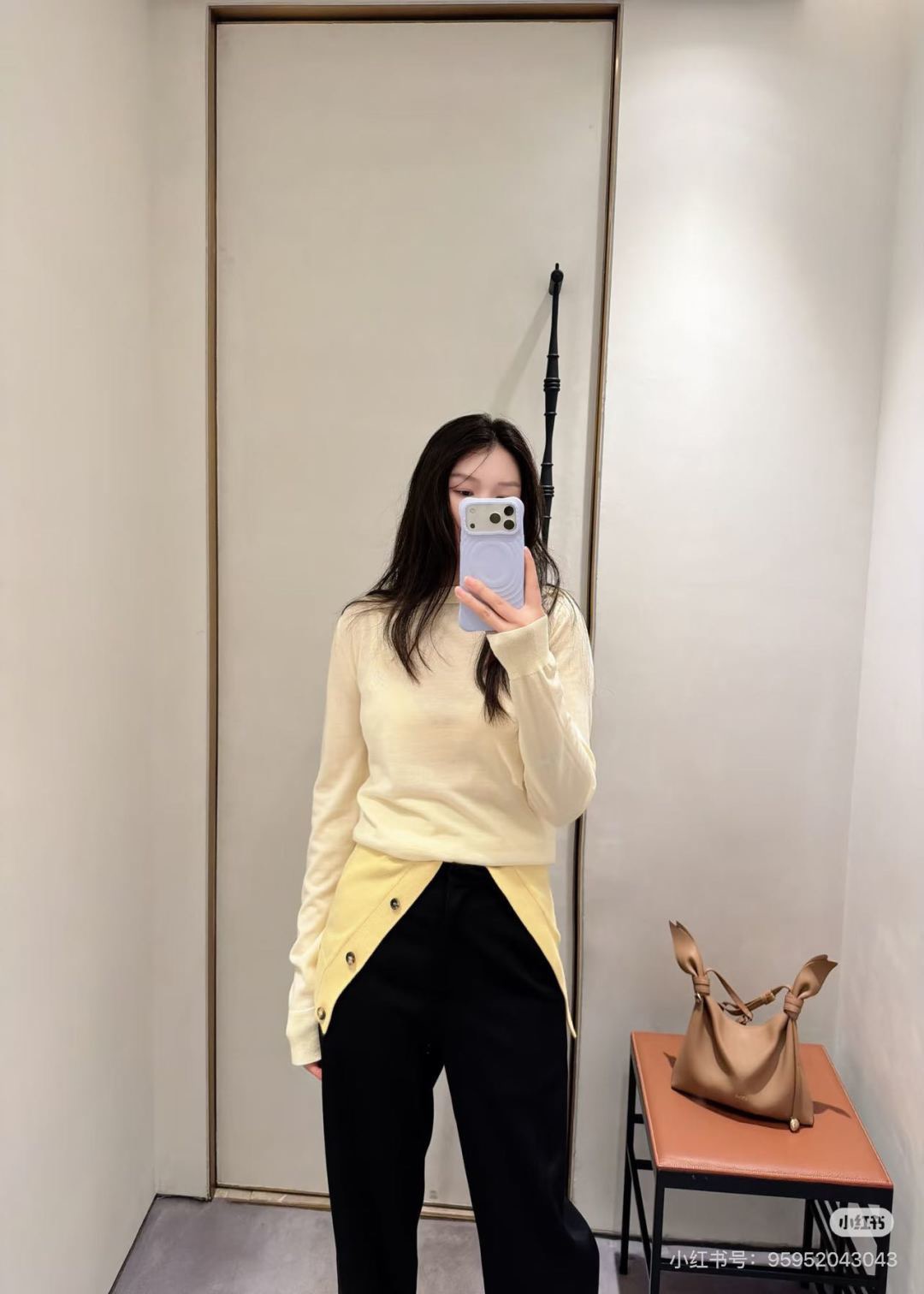 Loe 26fw off shoulder knit top
