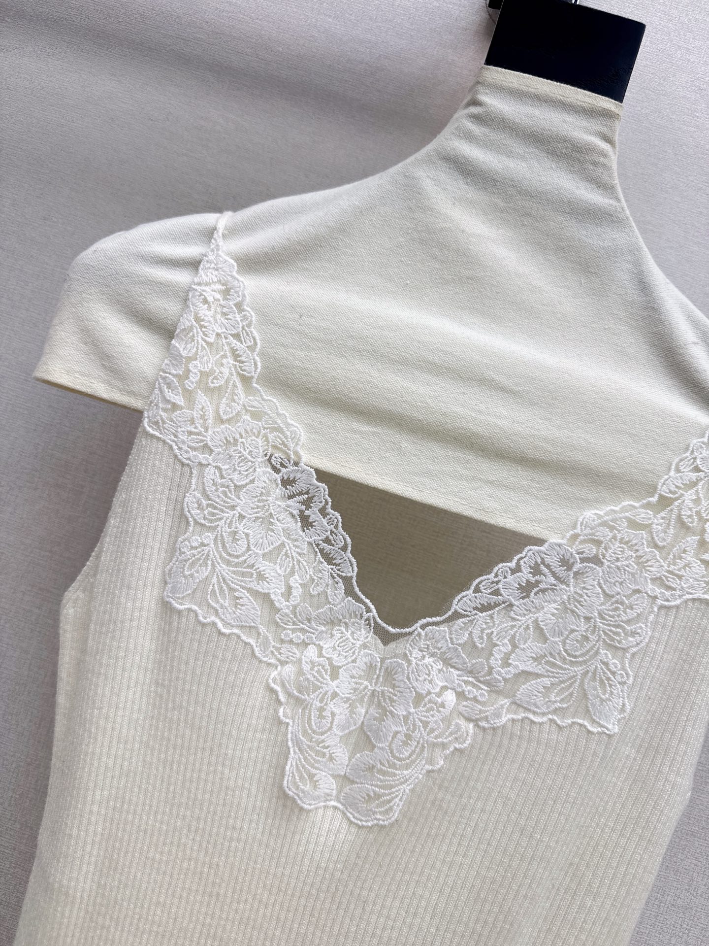 Sain 26fw lace camisole