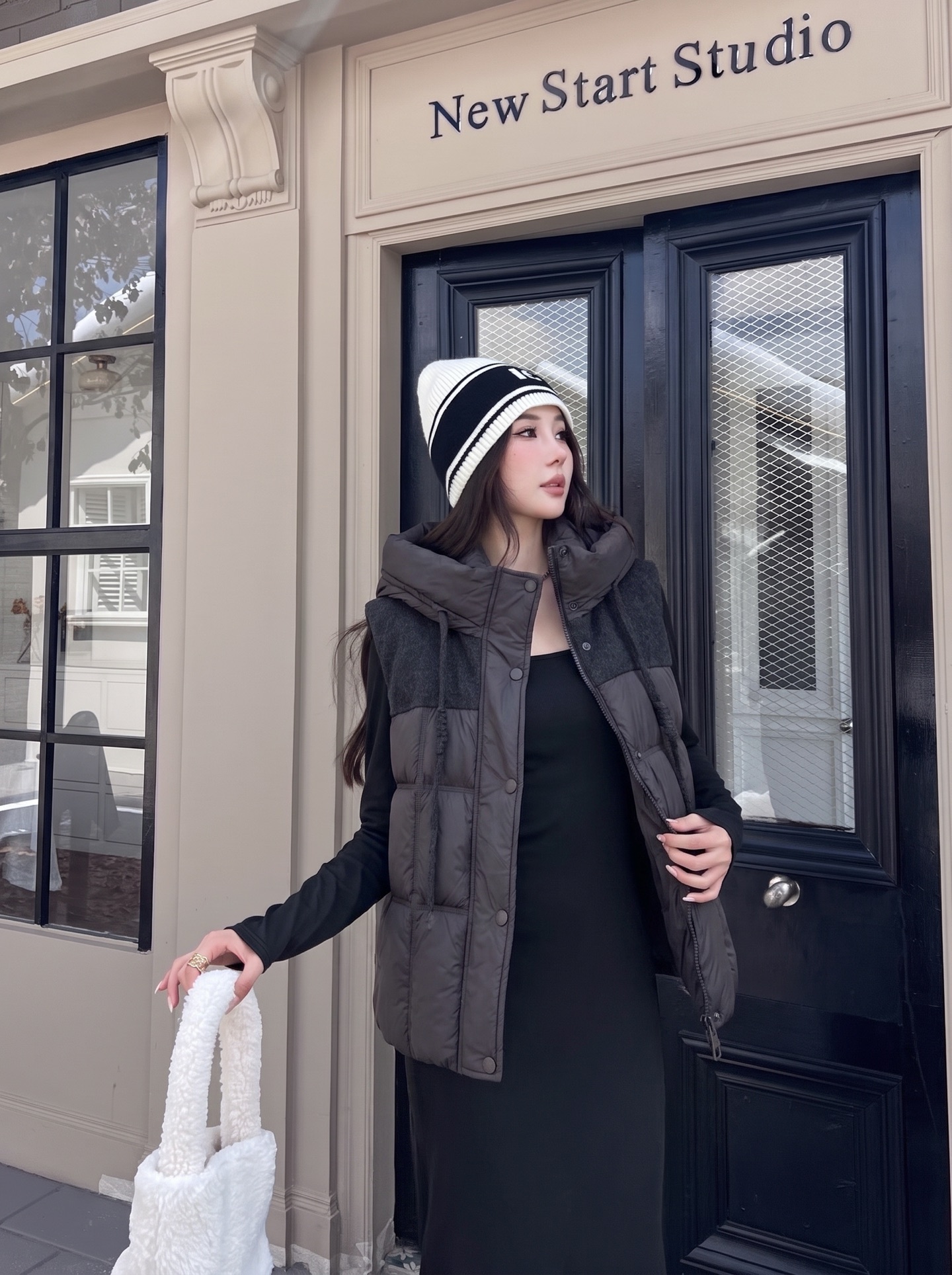 Max 26fw knit contract hooded down vest