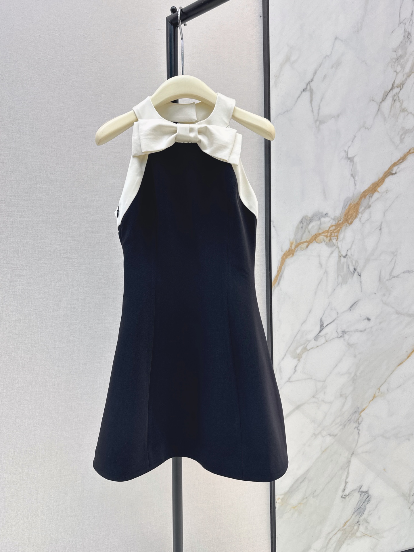 Valen 26fw halter neck dress