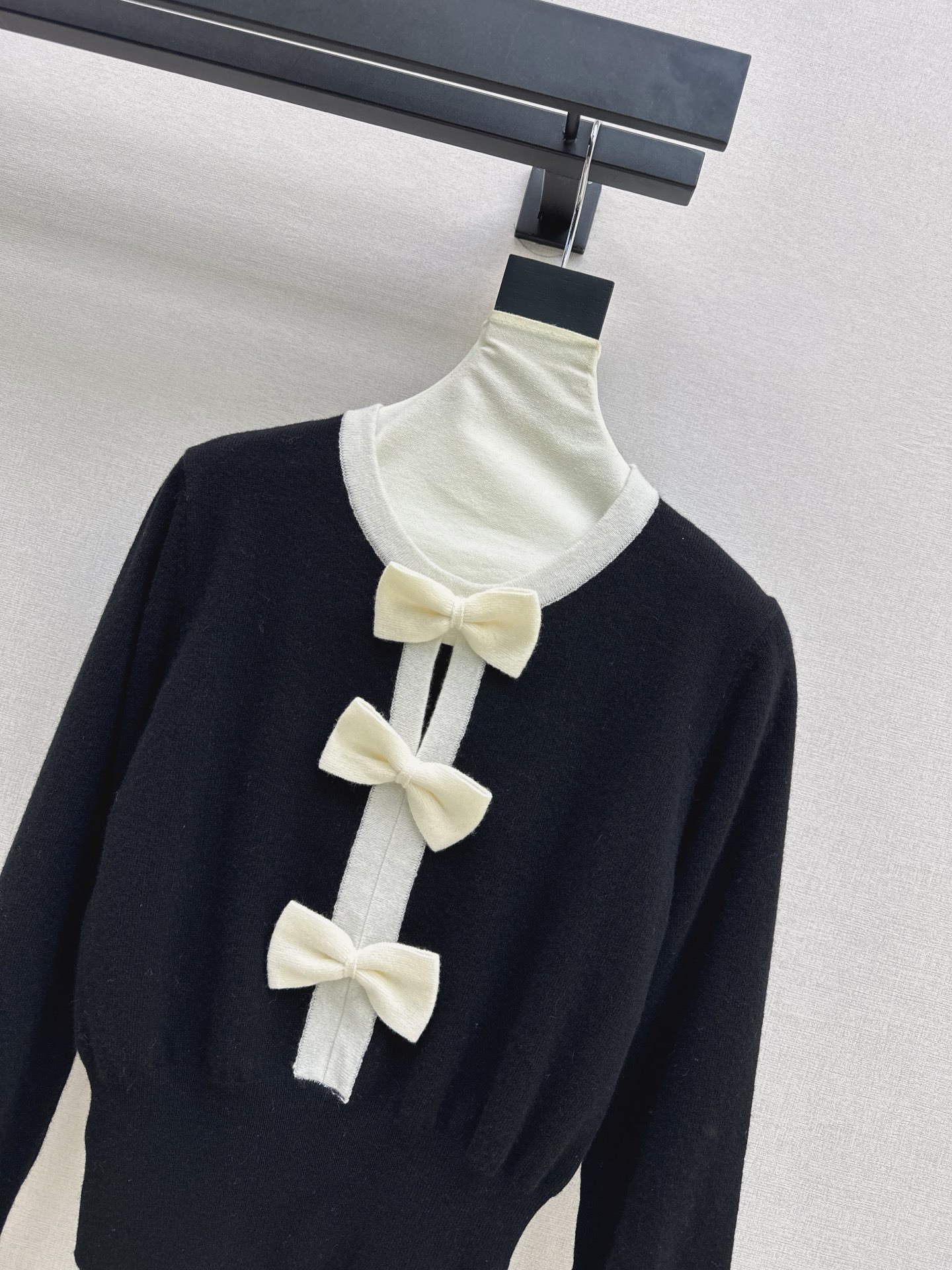 Chan 26fw 3d bow sweater