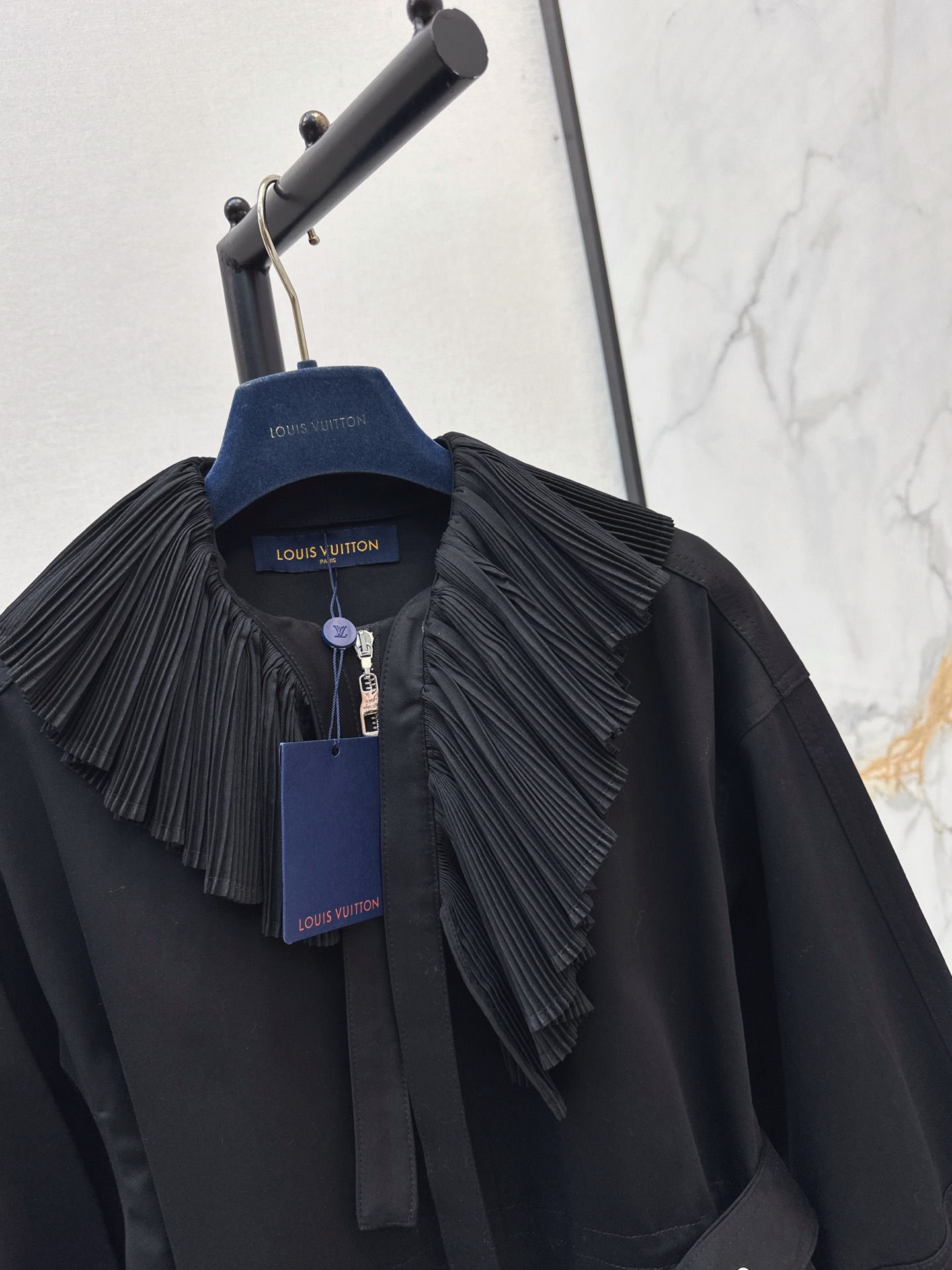 Loui 26fw cropped belted trench coats