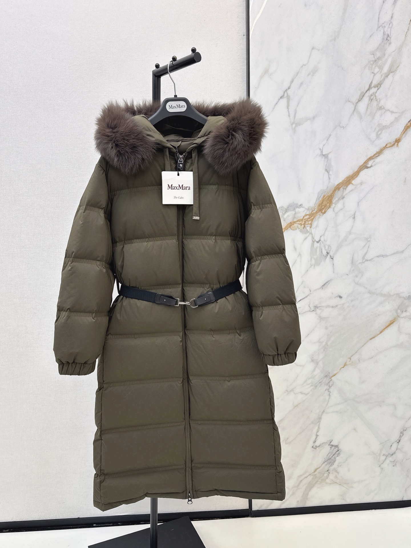 Max 26fw long belted hooded down jacket