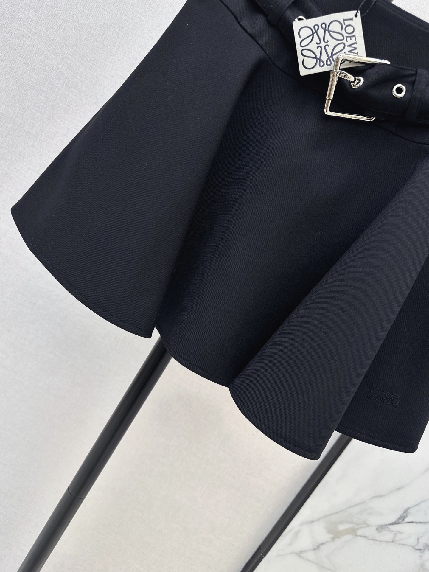 Loe 26fw belted mini skirt