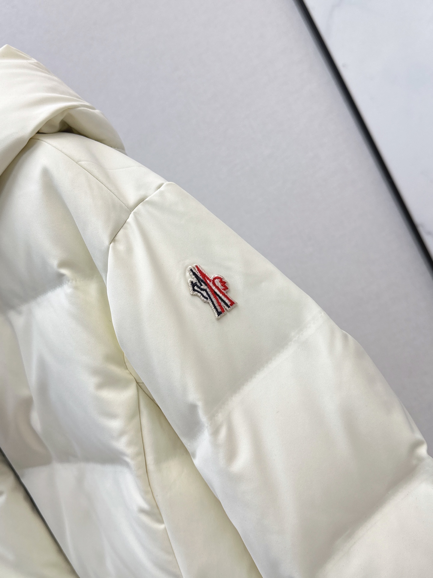 Monc 26fw belted hooded down jacket