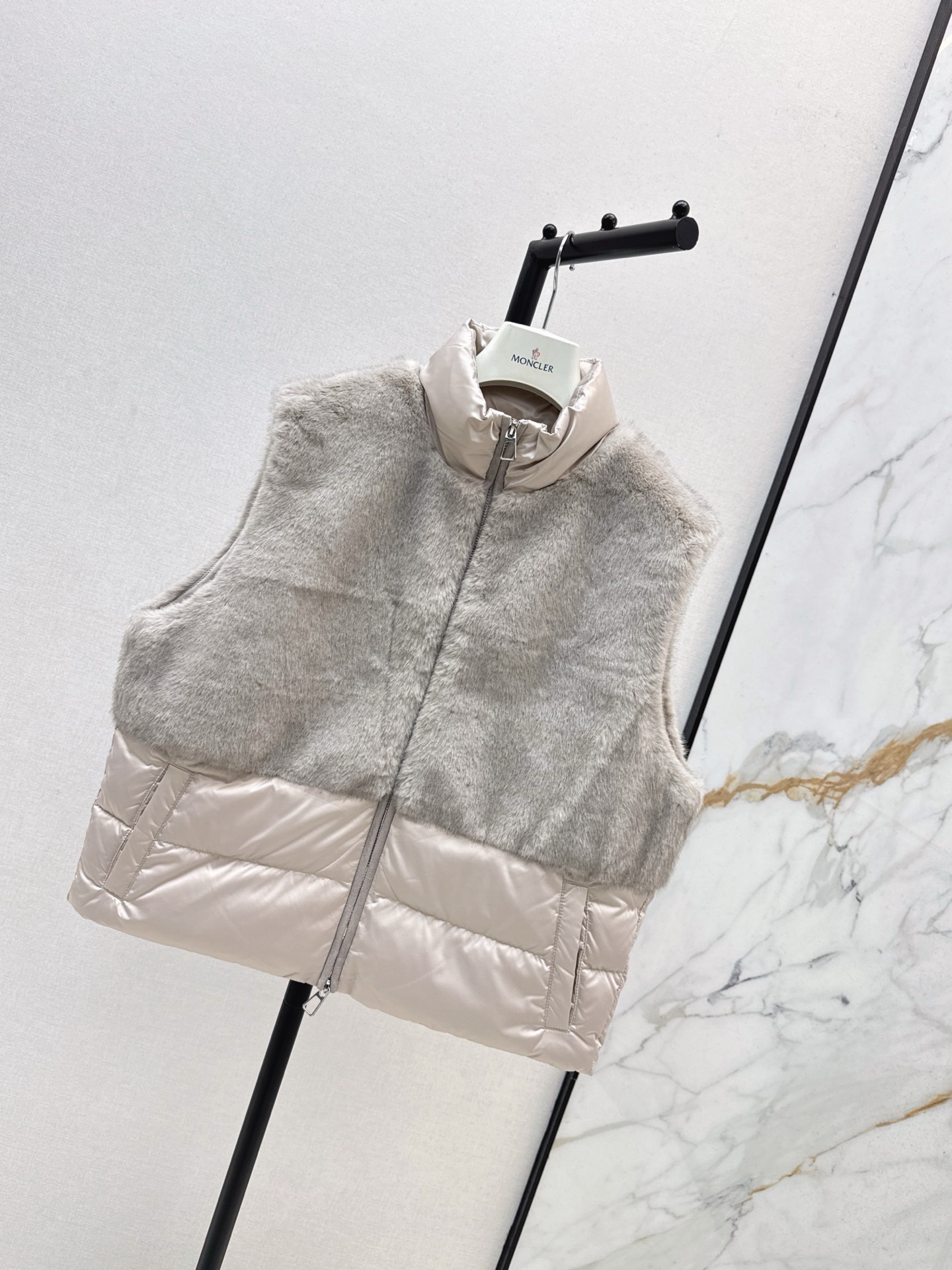 Monc 26fw faux-fur puffer vest