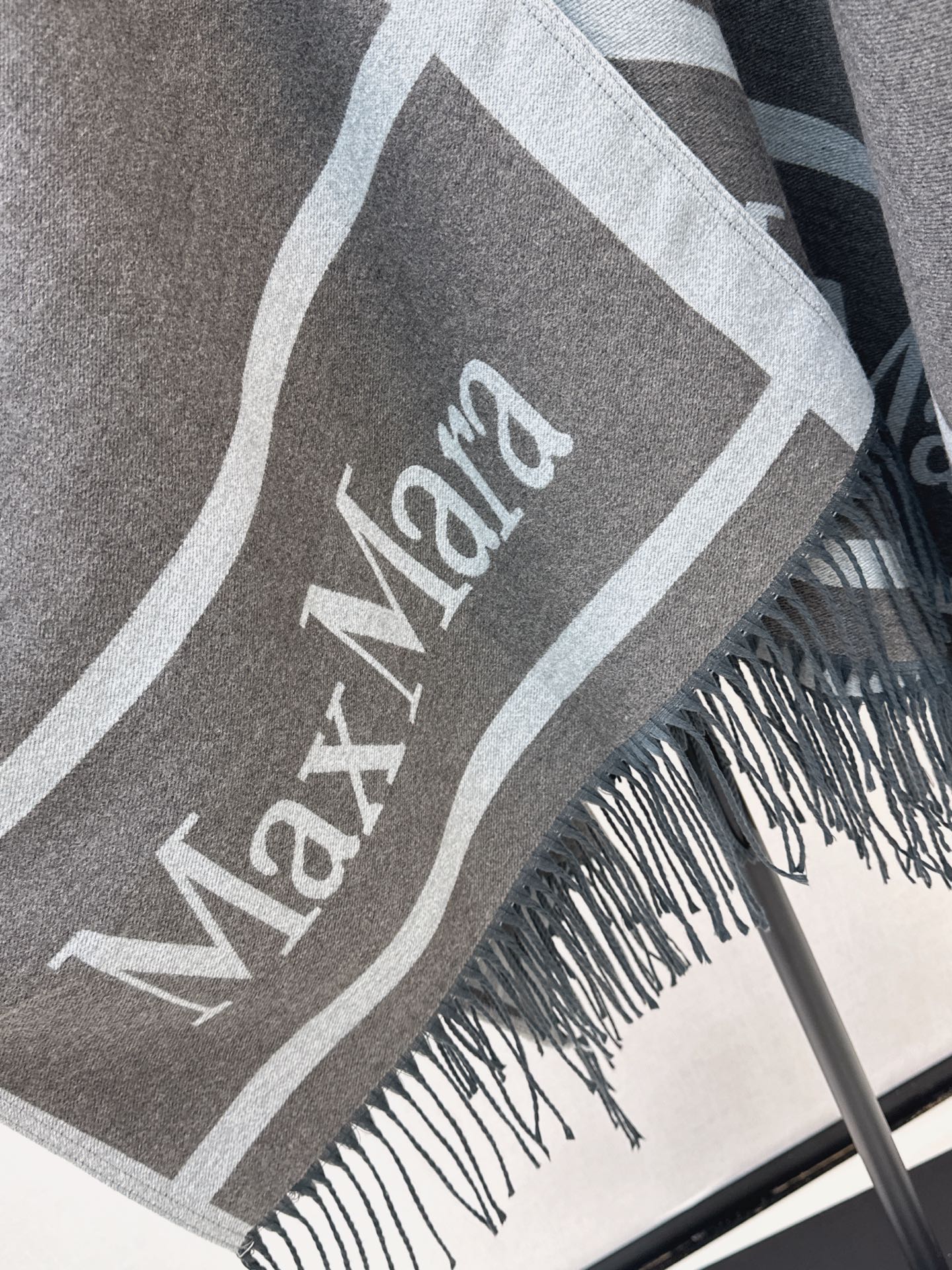 Max 26fw jacquard shawls