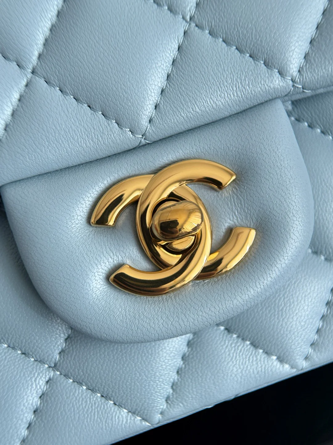 Chan cf17 chain shoulder bag