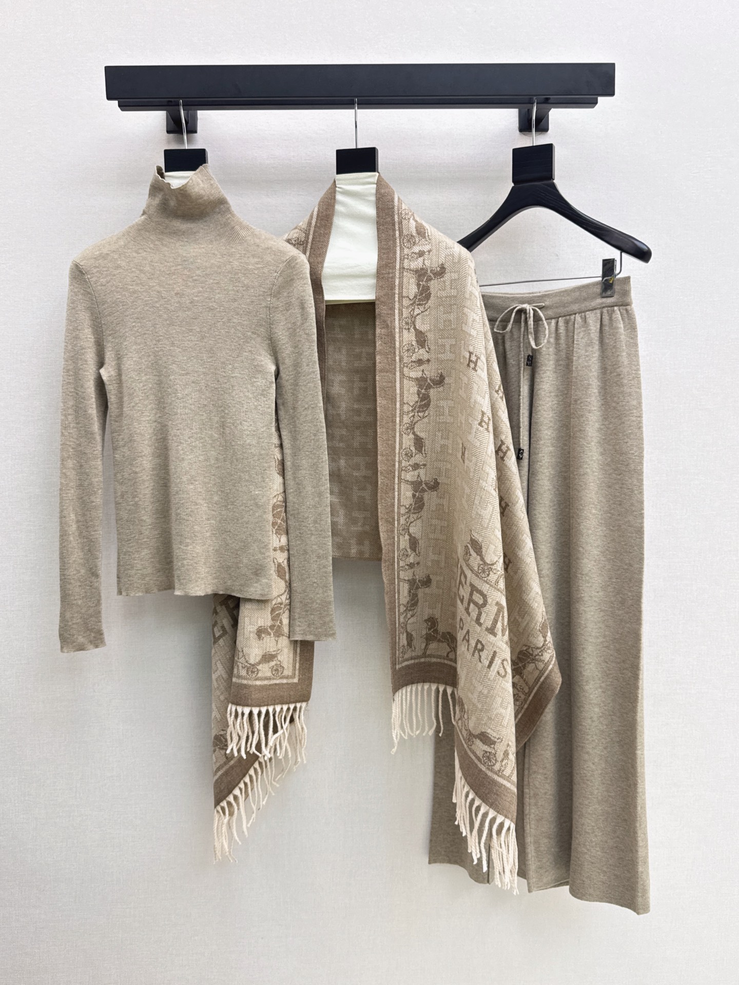 Her 26fw knit shawls basic tee pants sets